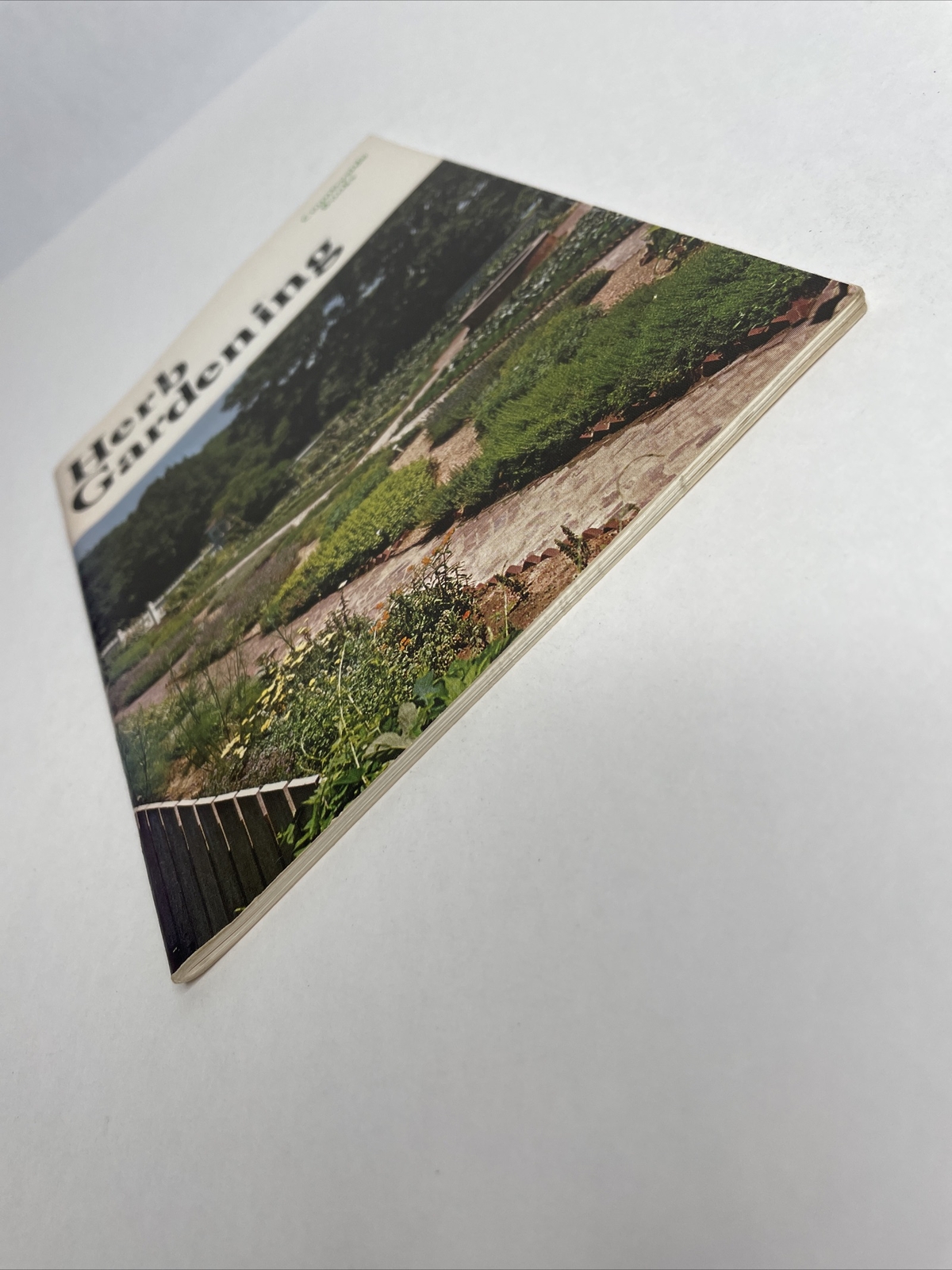 Countryside Books – Herb Gardening – 1976 Booklet
