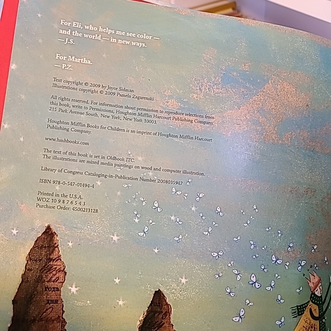 Red Sings from Treetops: A Caldecott Honor Award Winner by Joyce Sidman (2009)