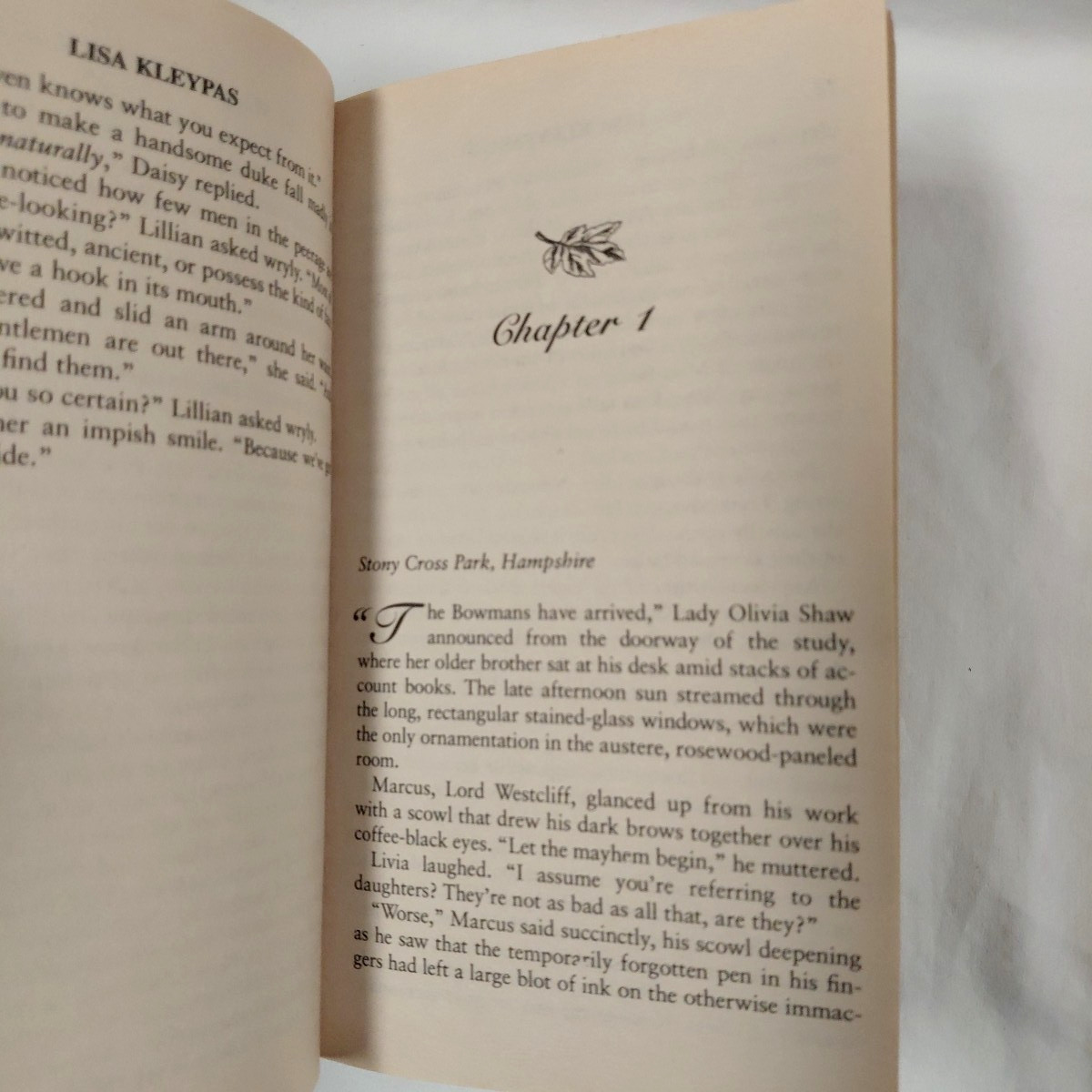 It Happened One Autumn by Lisa Kleypas PB w/ Stepback Wallflowers #2 Avon