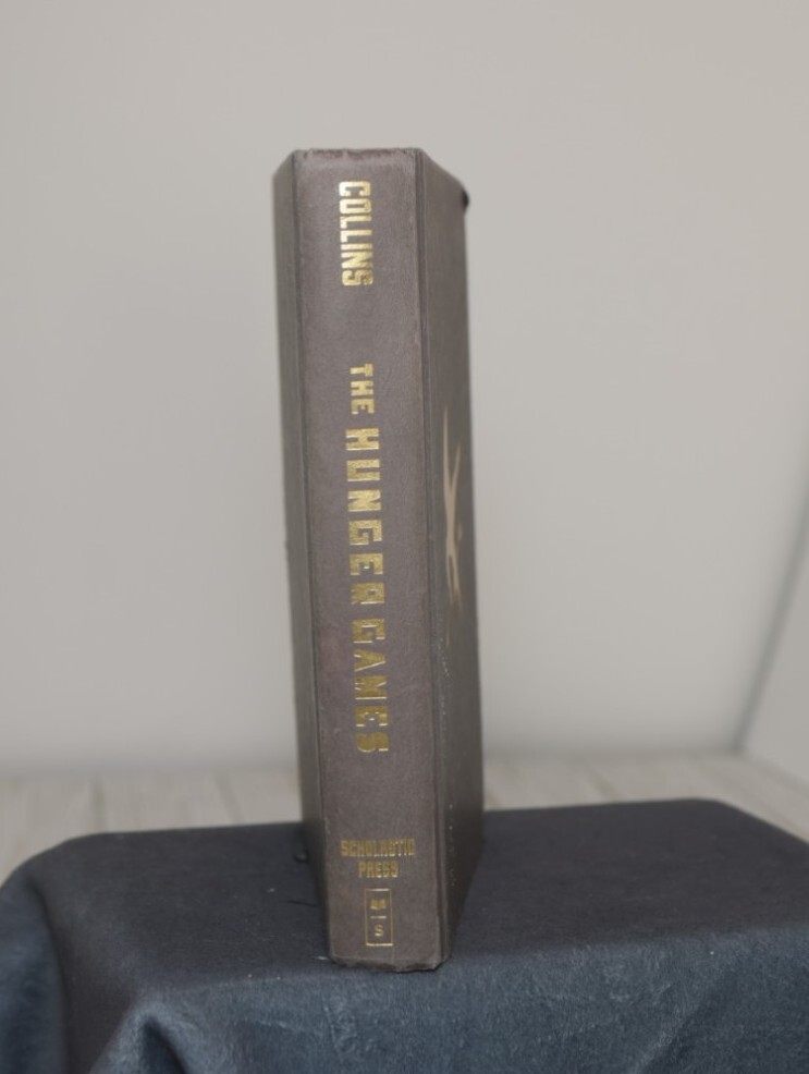 The Hunger Games by Suzanne Collins (2008, Hardcover) No Jacket Good Cond
