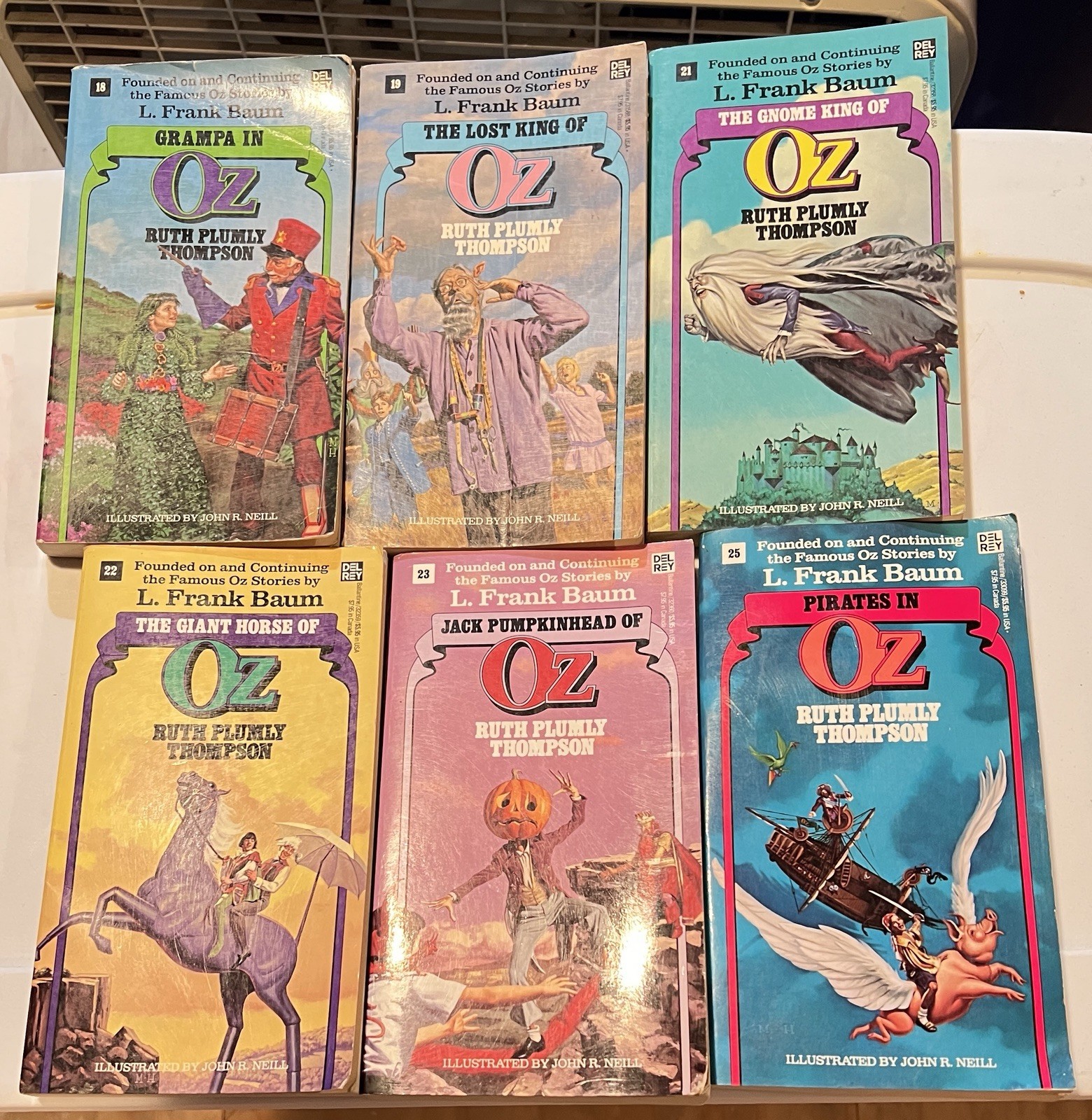 23 Wizard of Oz Books by L. Frank Baum, Paperback book lot, most by Del Rey.