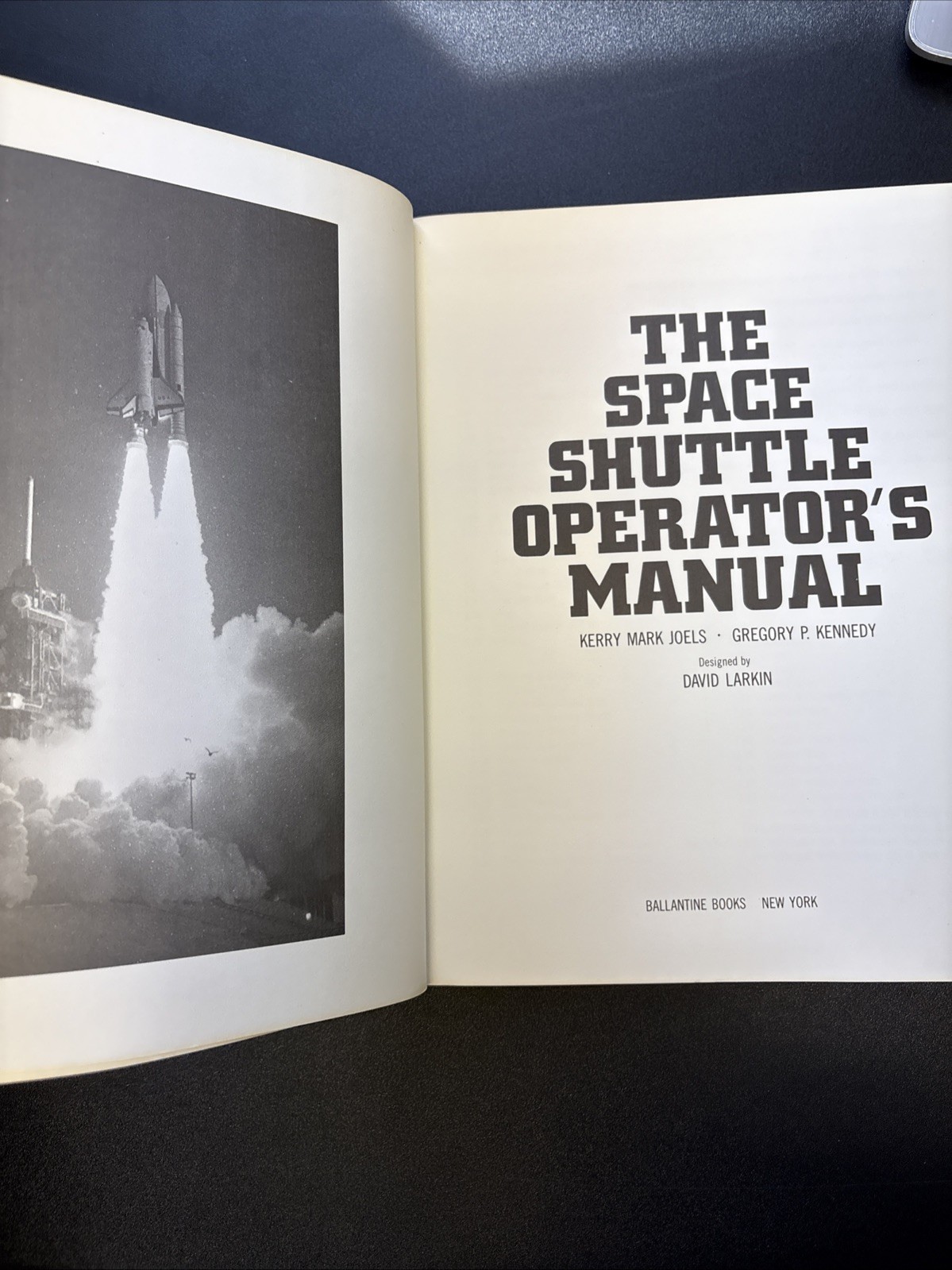 The Space Shuttle Operators Manual 1982 By Kerry Mark Joels, Gregory P. Kennedy