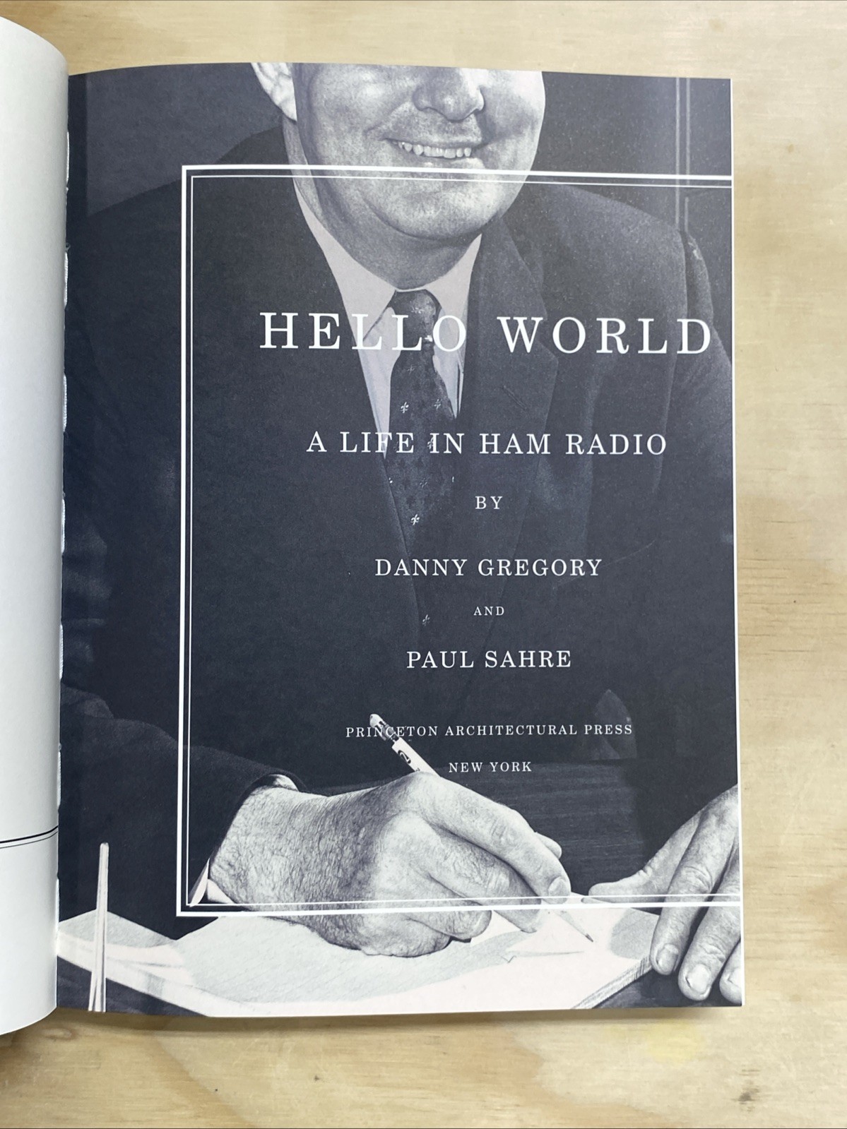 Hello World a Life in Ham Radio by Paul Sahre & Danny Gregory 2003 PB book Good