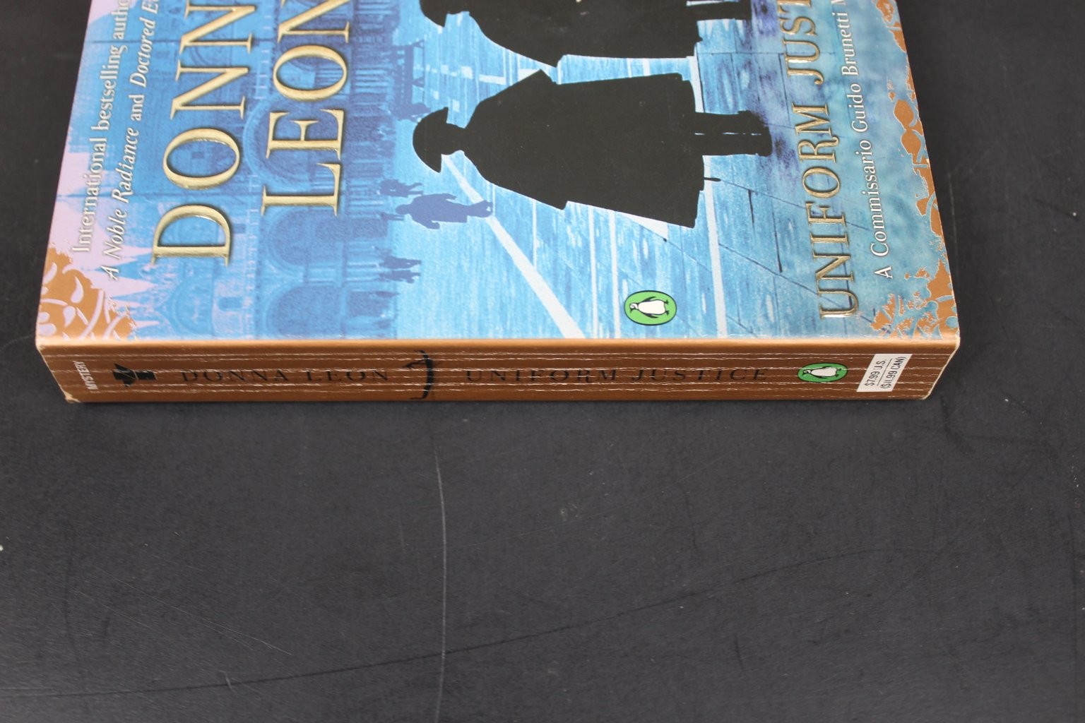 Uniform Justice Donna Leon 2004 Penguin Commissario Guido Brunetti Mystery Book