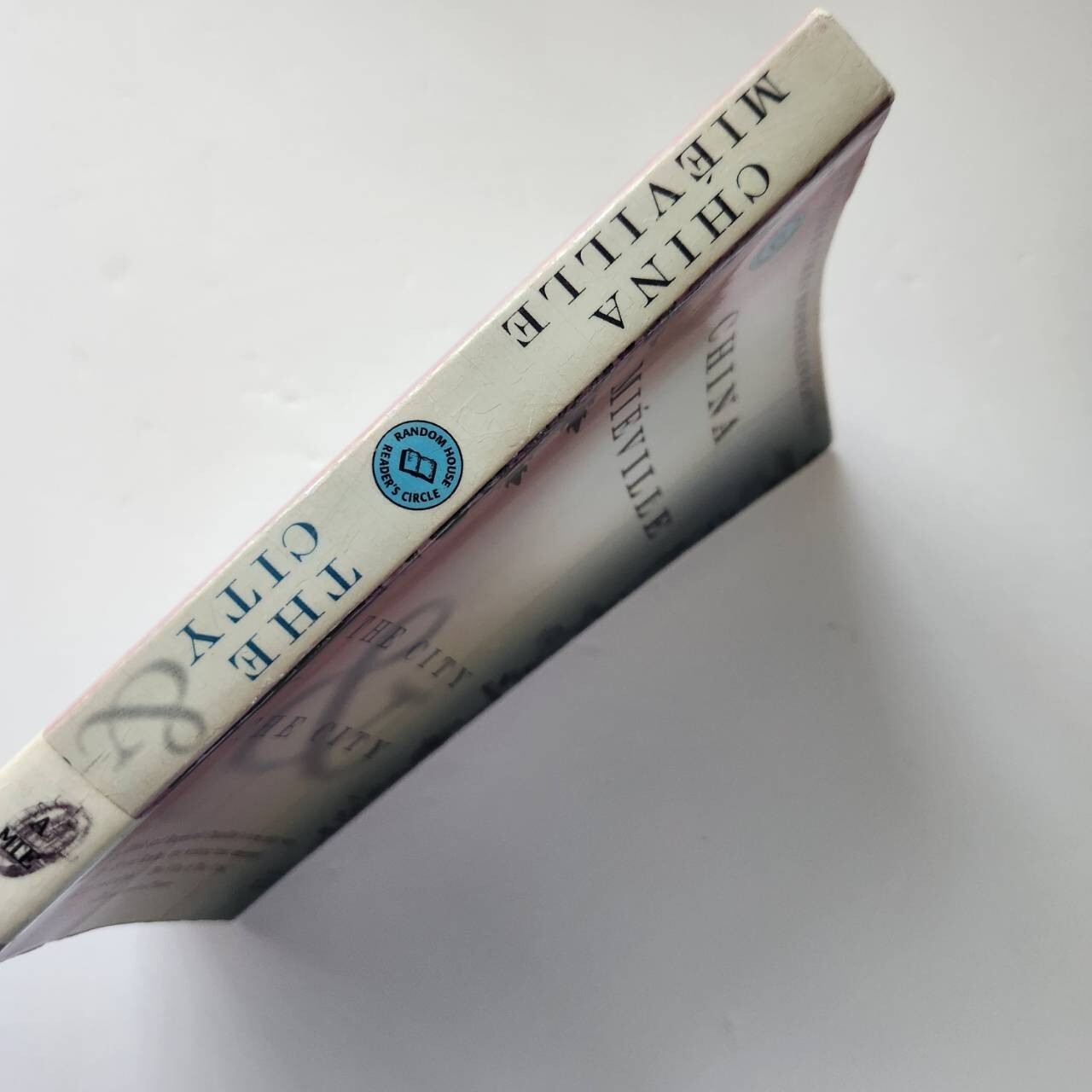 China Miéville “The City & The City” Paperback Book