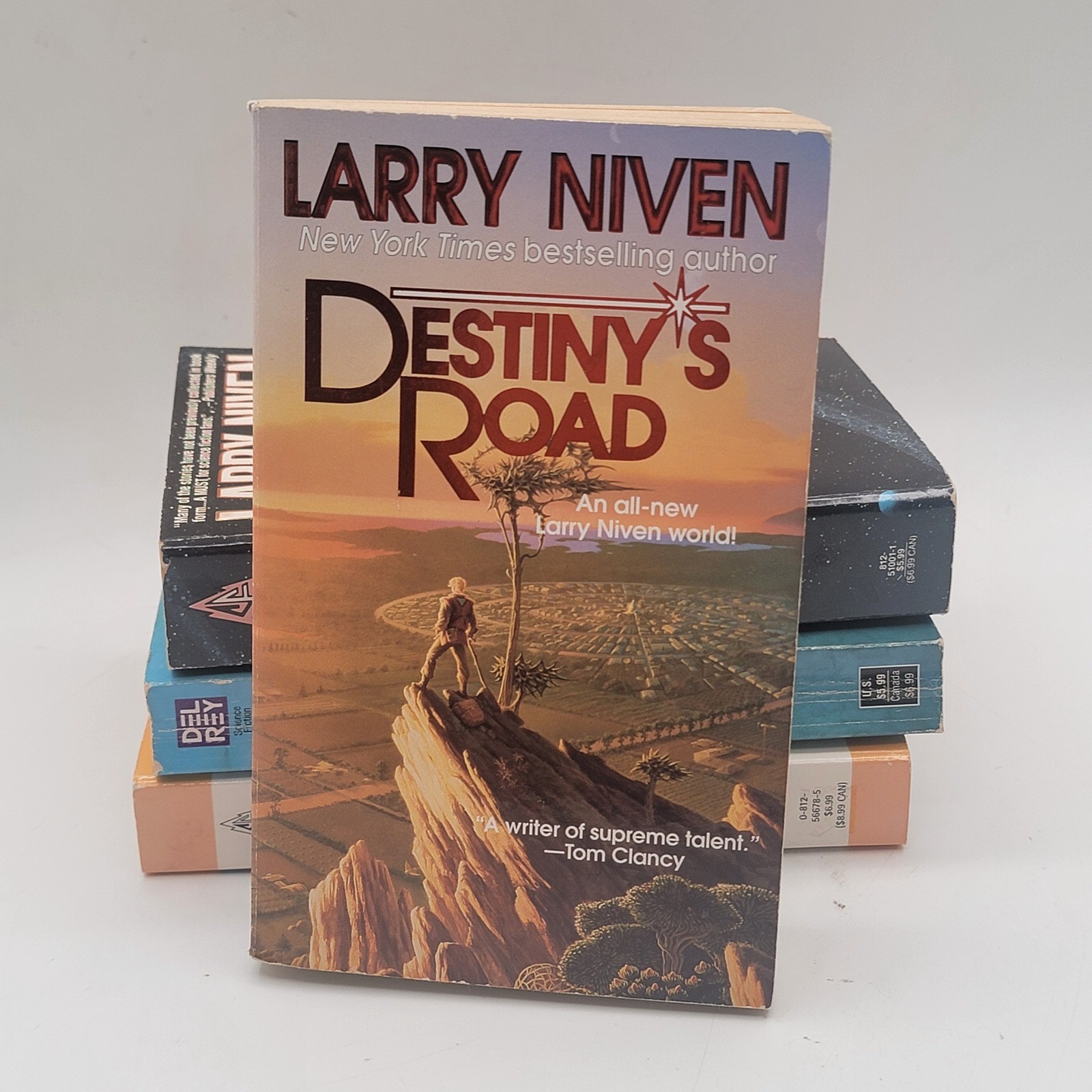 Larry Niven 4 Book Lot Mass Market Paperbacks Sci-Fi Space Opera Good