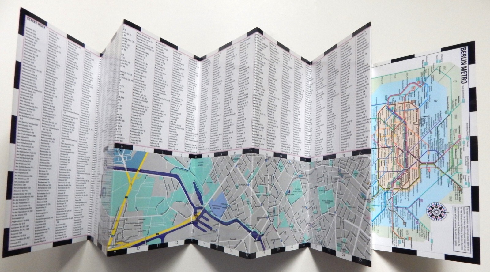 Streetwise Berlin Map – Laminated City Center Street Map