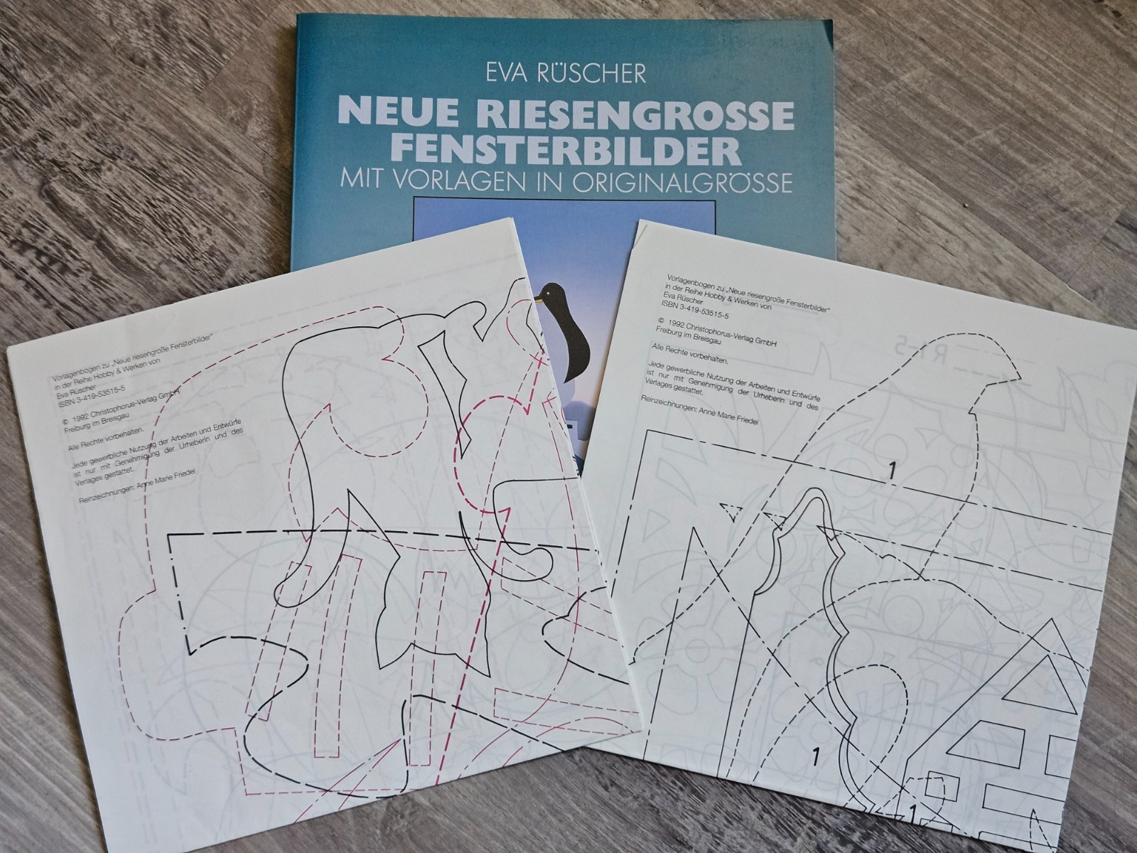 5 ’91-’93 Hobby & Werken Crafts Books w/ Patterns. Written in German Language.