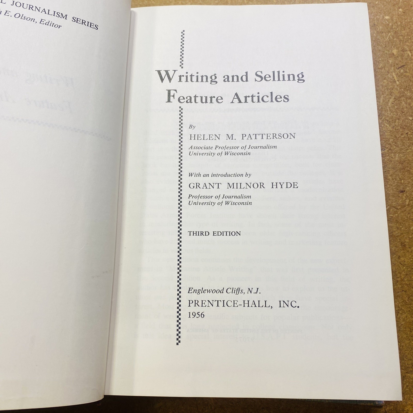 Writing & Selling Feature Articles Helen Patterson 1956 Vtg HC Journalism