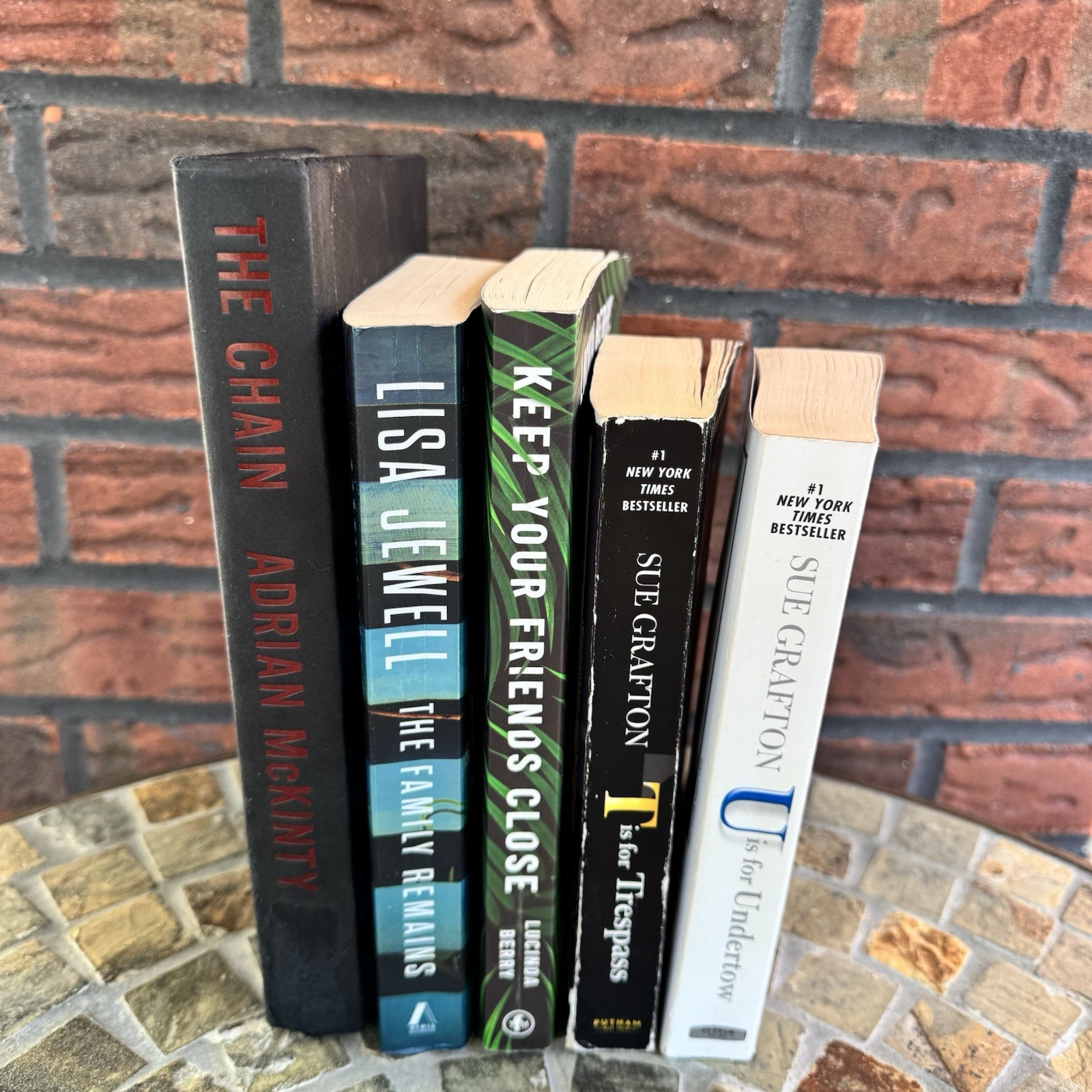5 Book Lot Mixed Suspense Mystery Thriller Lisa Jewell Sue Grafton Lucinda Berry