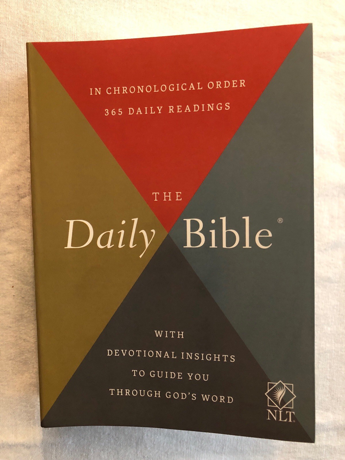 Daily Bible (NLT) by F. LaGard Smith (2015, Paperback)
