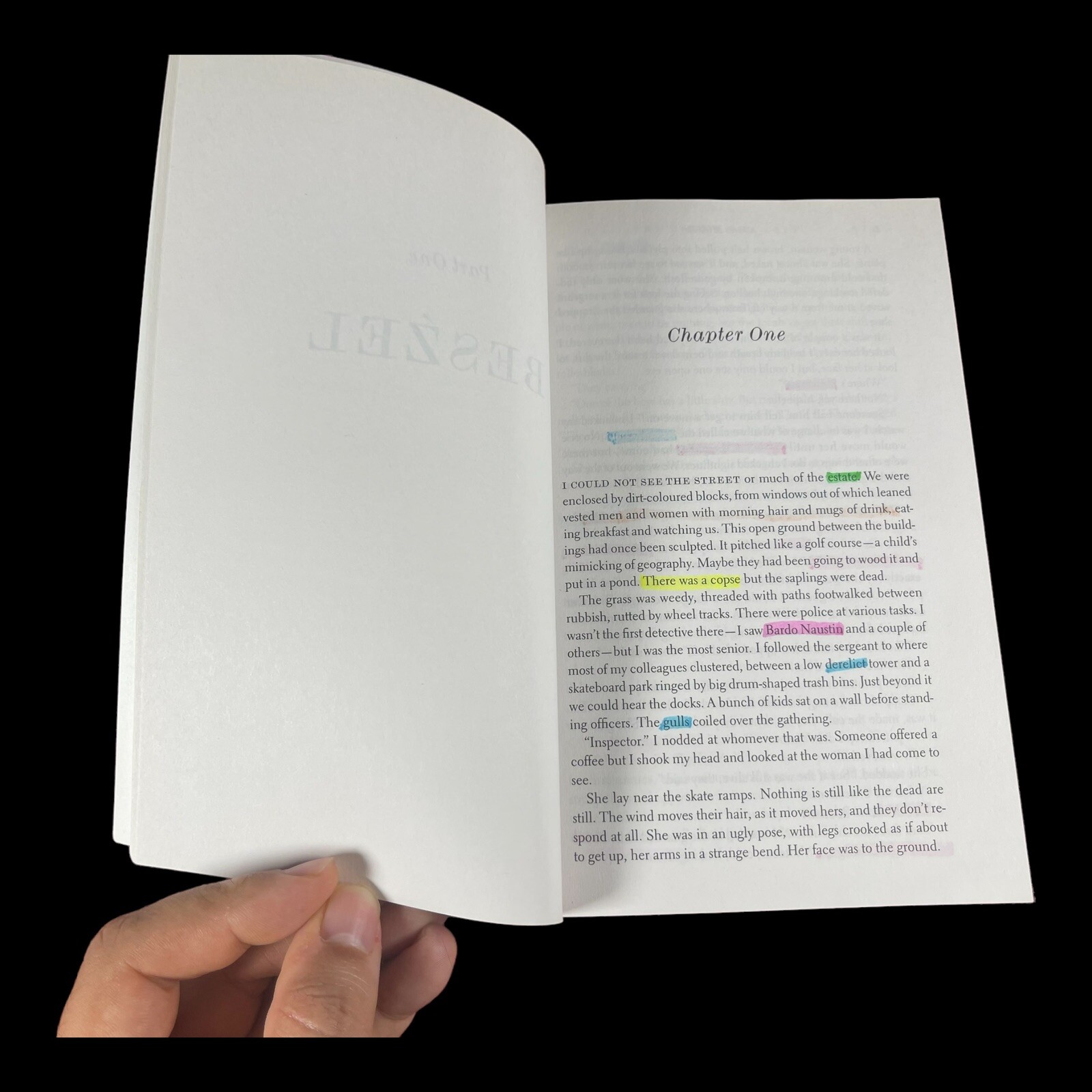 The City & The City (Random House Reader’s Circle) – Paperback –