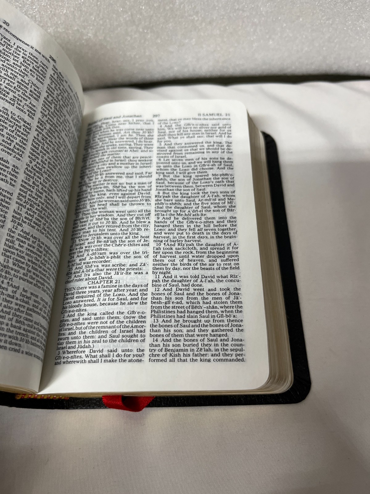 Holy Bible – The Smallest Bible Thomas Nelson 103 Black Leatherflex, gold pages