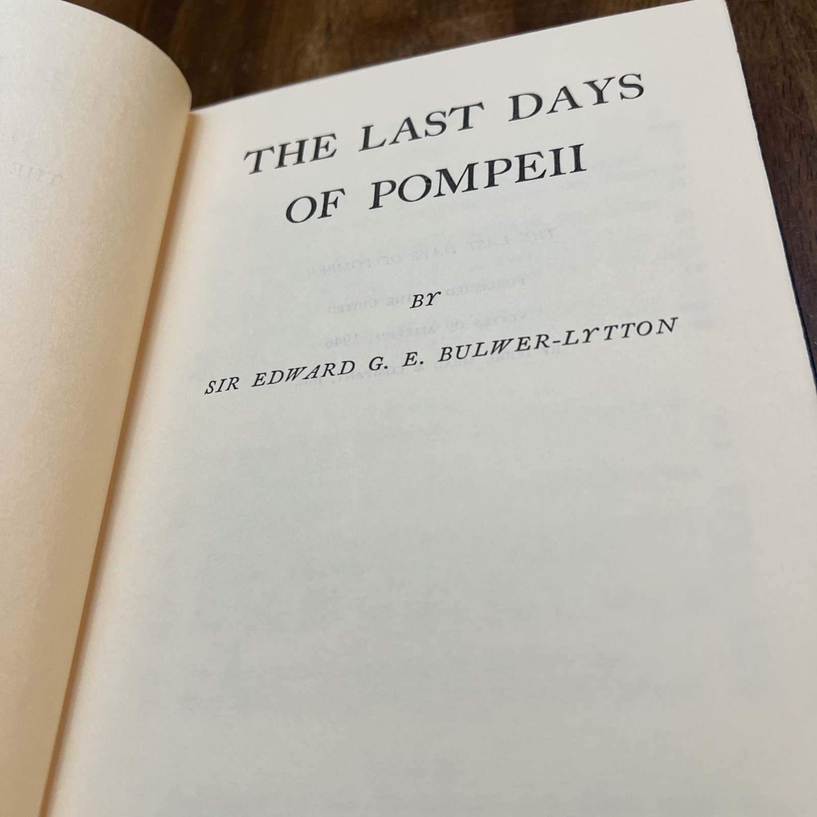 The Last Days of Pompeii Edward G.E. Bulwer-Lytton International Collectors Lib