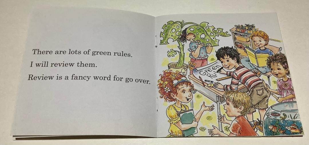 Set of 5 Fancy Nancy I can Read Phonics Paperback Books 8-12 2013