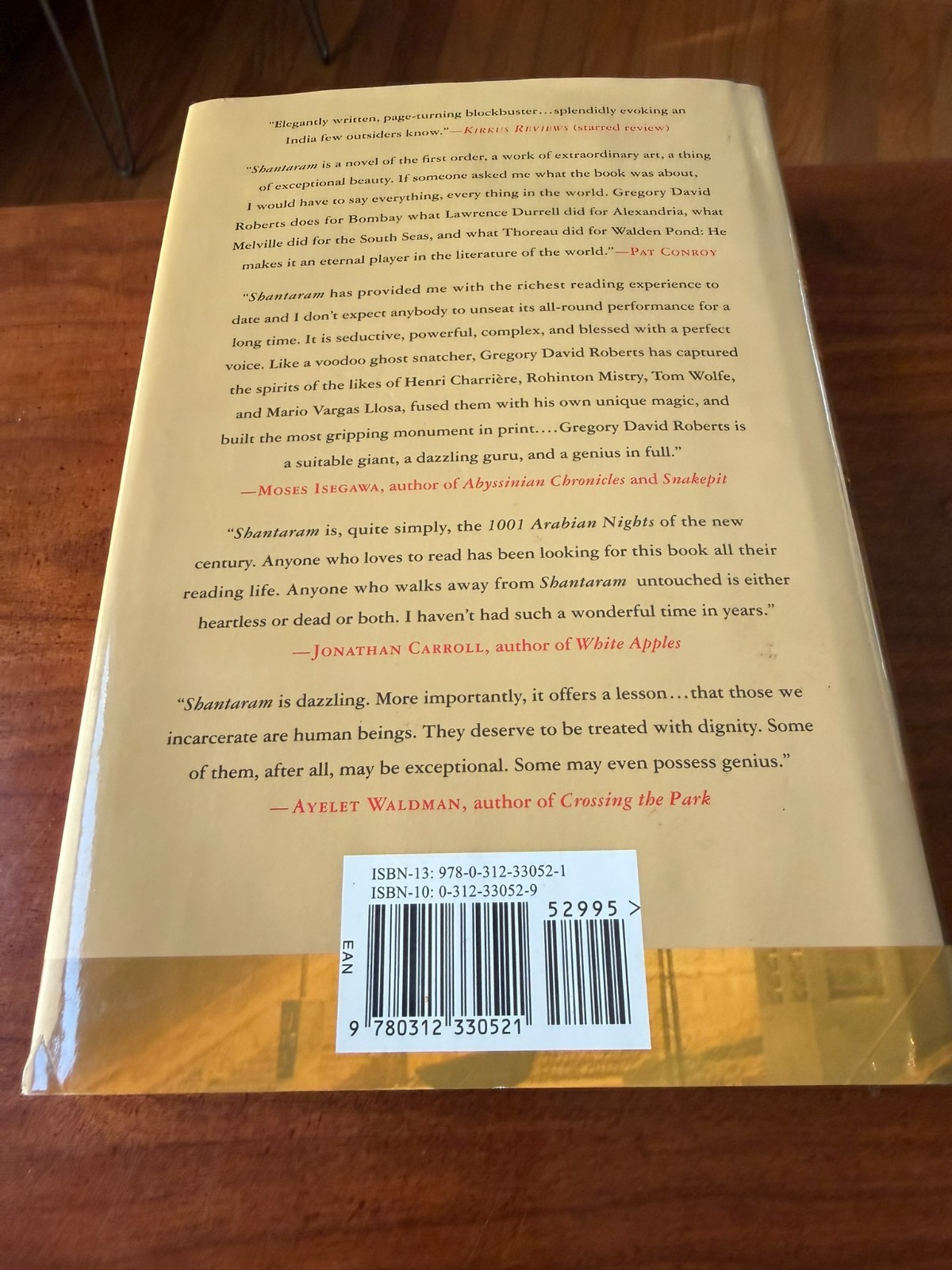 Shantaram : A Novel by Gregory David Roberts (2004, Hardcover)