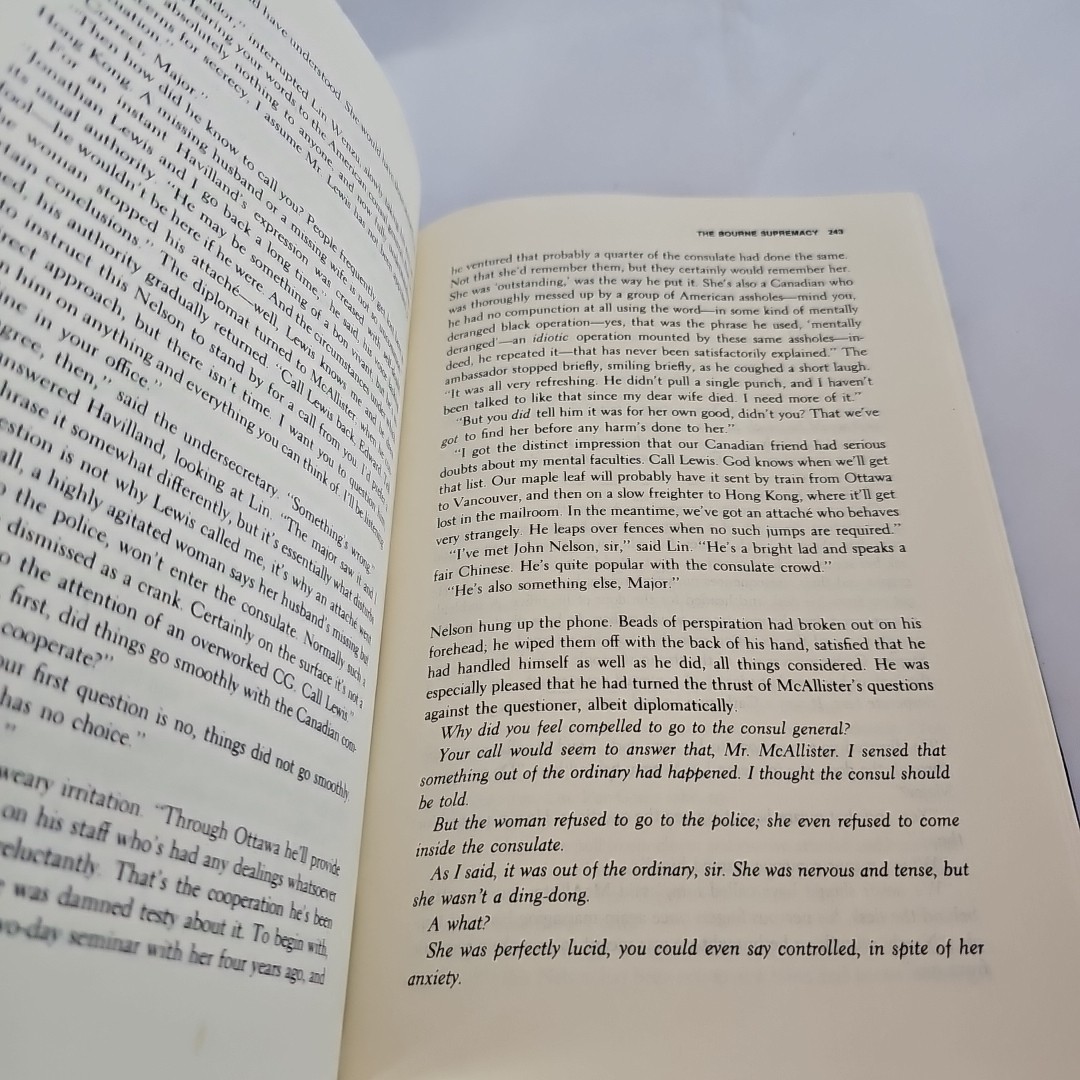 The Bourne Ultimatum First Edition Robert Ludlum – Good Cond – Fast Shipping