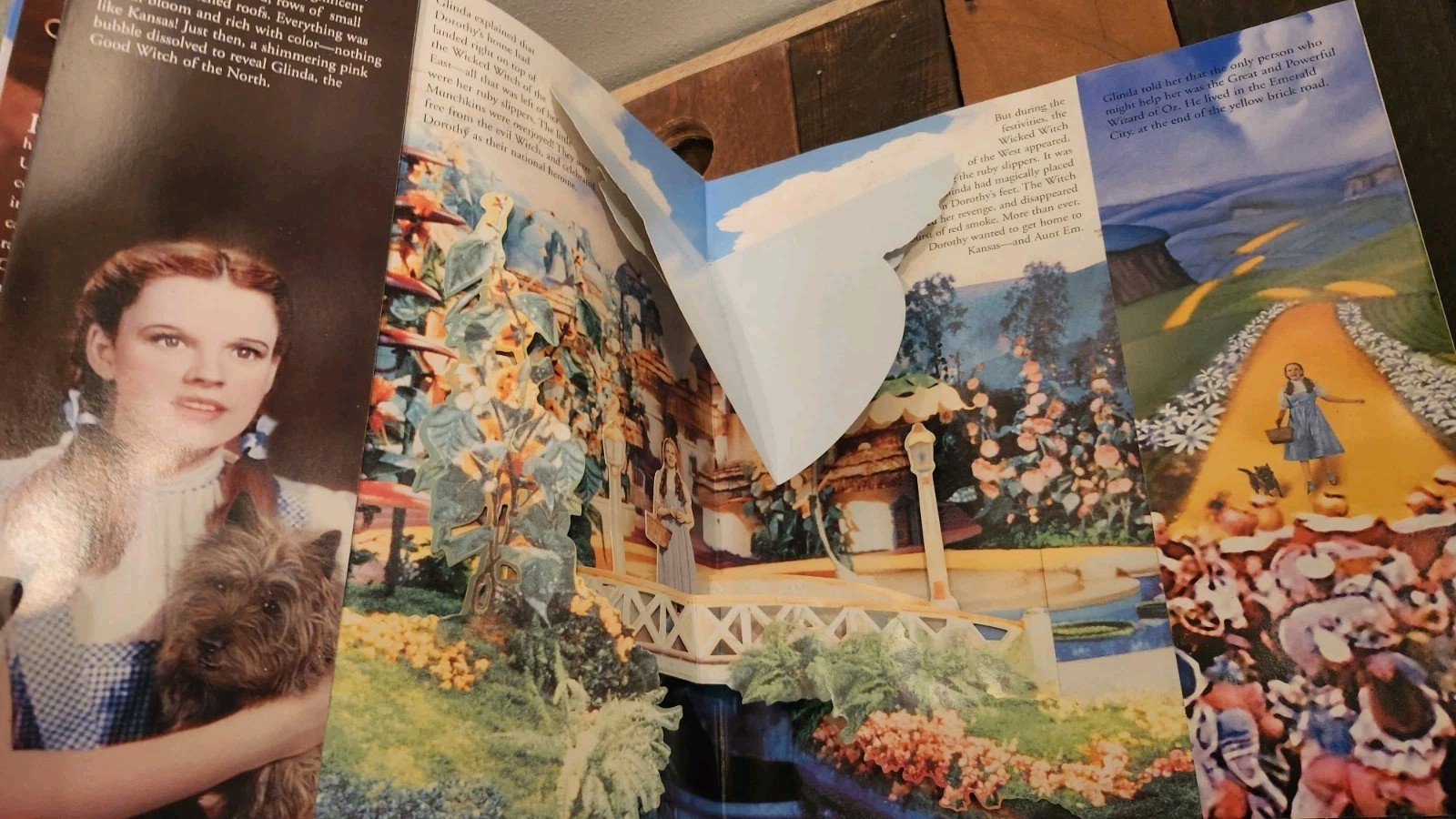 The Wizard Of Oz 3 Dimensional Hard Cover Popup Book With CD The Film Classic