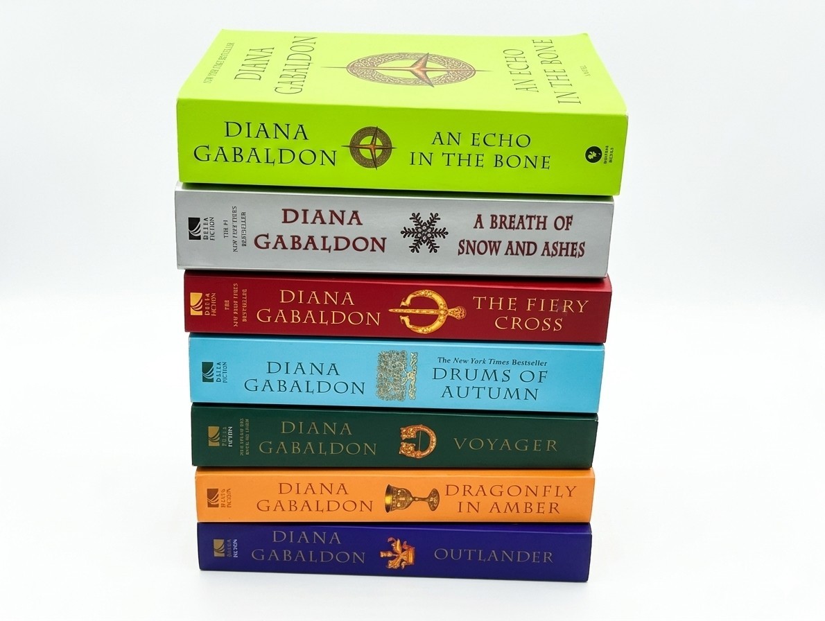 Lot of Diana Gabaldon Full Size (9.25″ x 6″ x 1.75″) PB Outlander Books 1-7