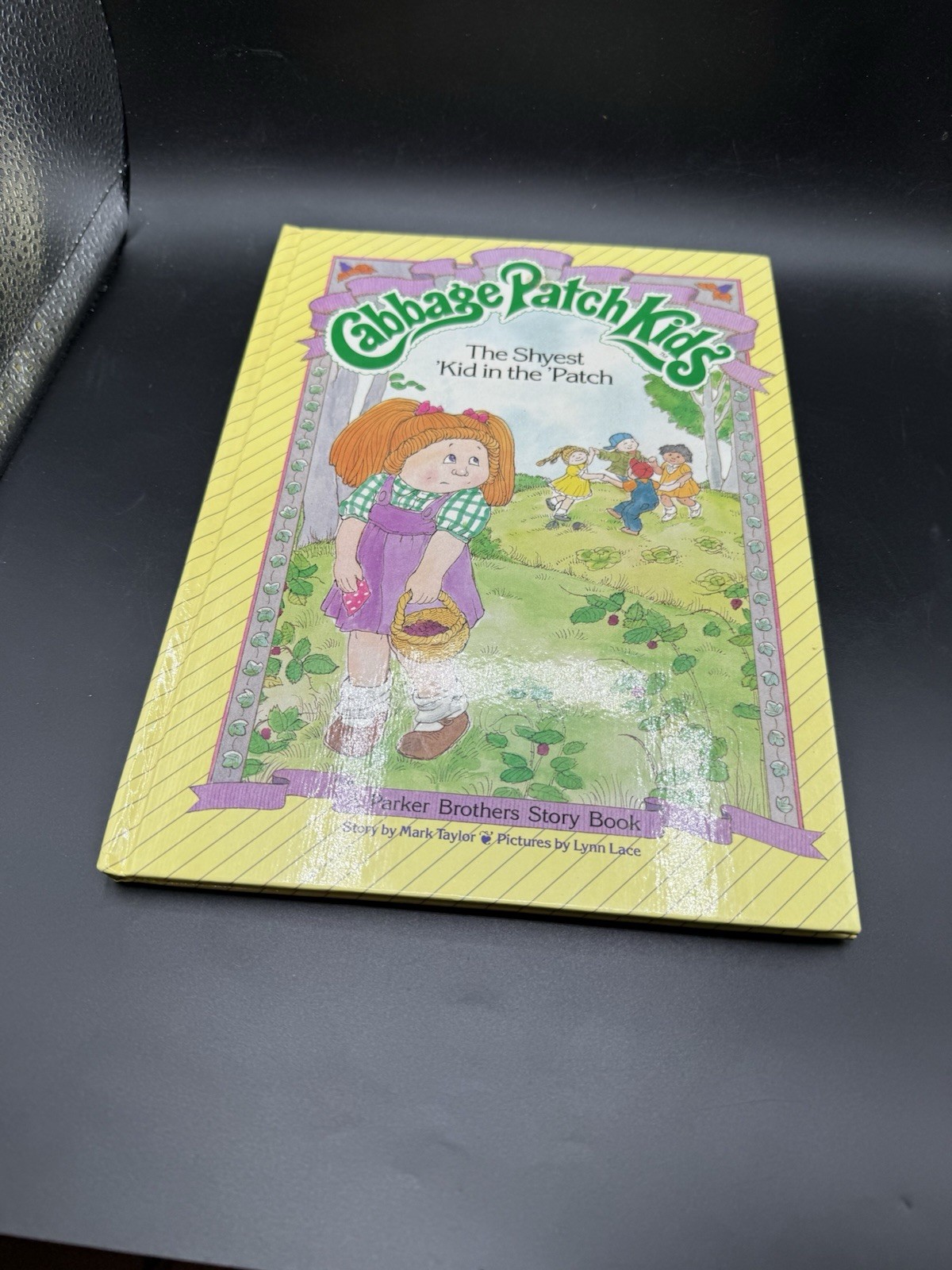 Cabbage Patch kids – The shyest kid in the patch Hard Cover RARE VINTAGE