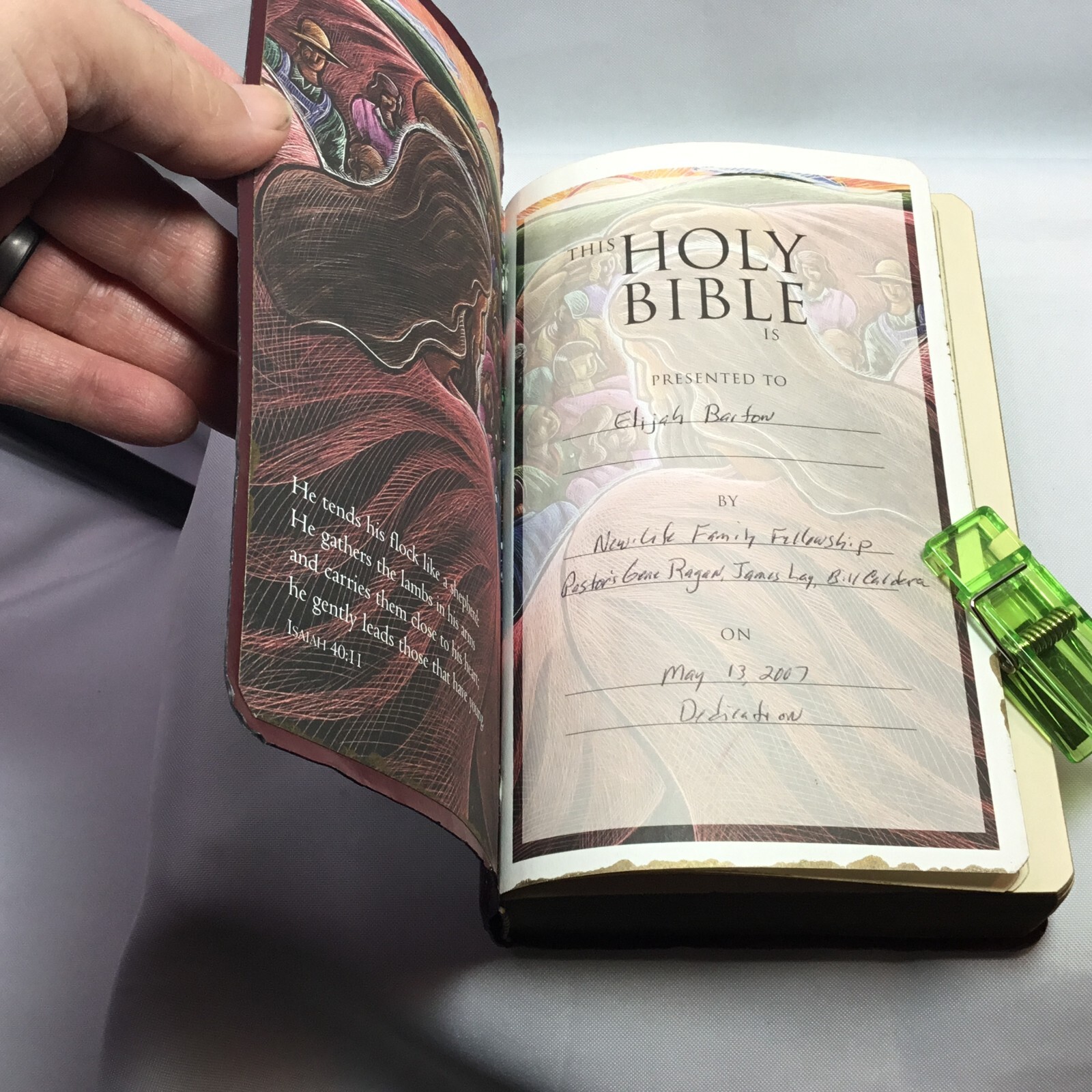 KJV Holy Bible: Gift and Award, Black Leather-Look, Red Letter 2001