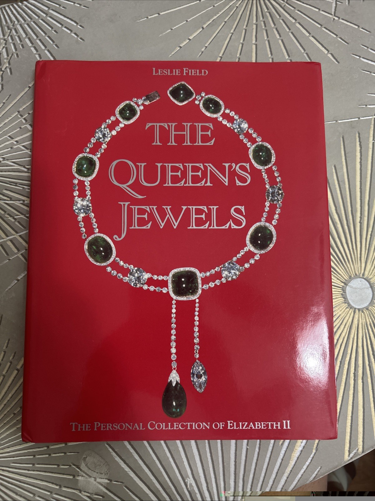 The Queen’s Jewels by Leslie Field 1997 Hardcover Elizabeth II England Royalty