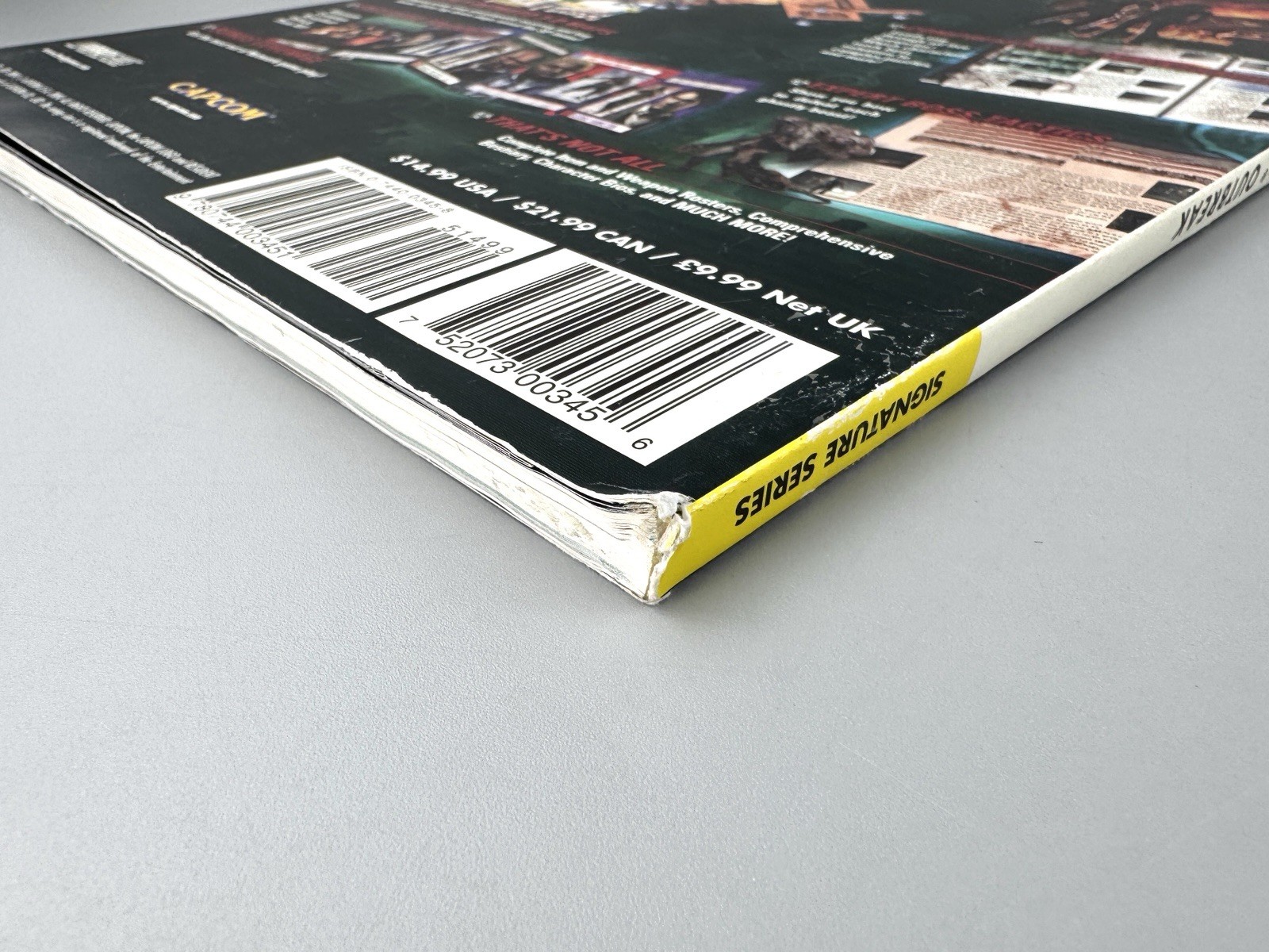 Resident Evil: Outbreak Official Strategy Guide BradyGames Capcom Paperback 2004