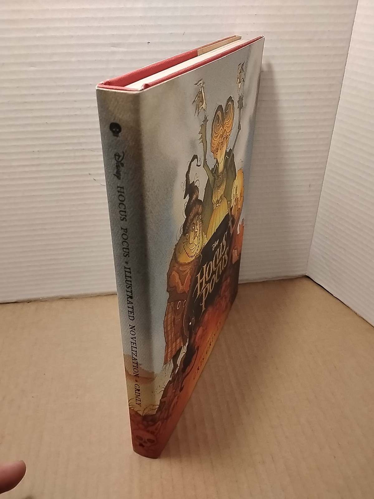 Hocus Pocus : Illustrated by Gris Grimly – 2022 – 1st Edition 1st Printing HCDJ