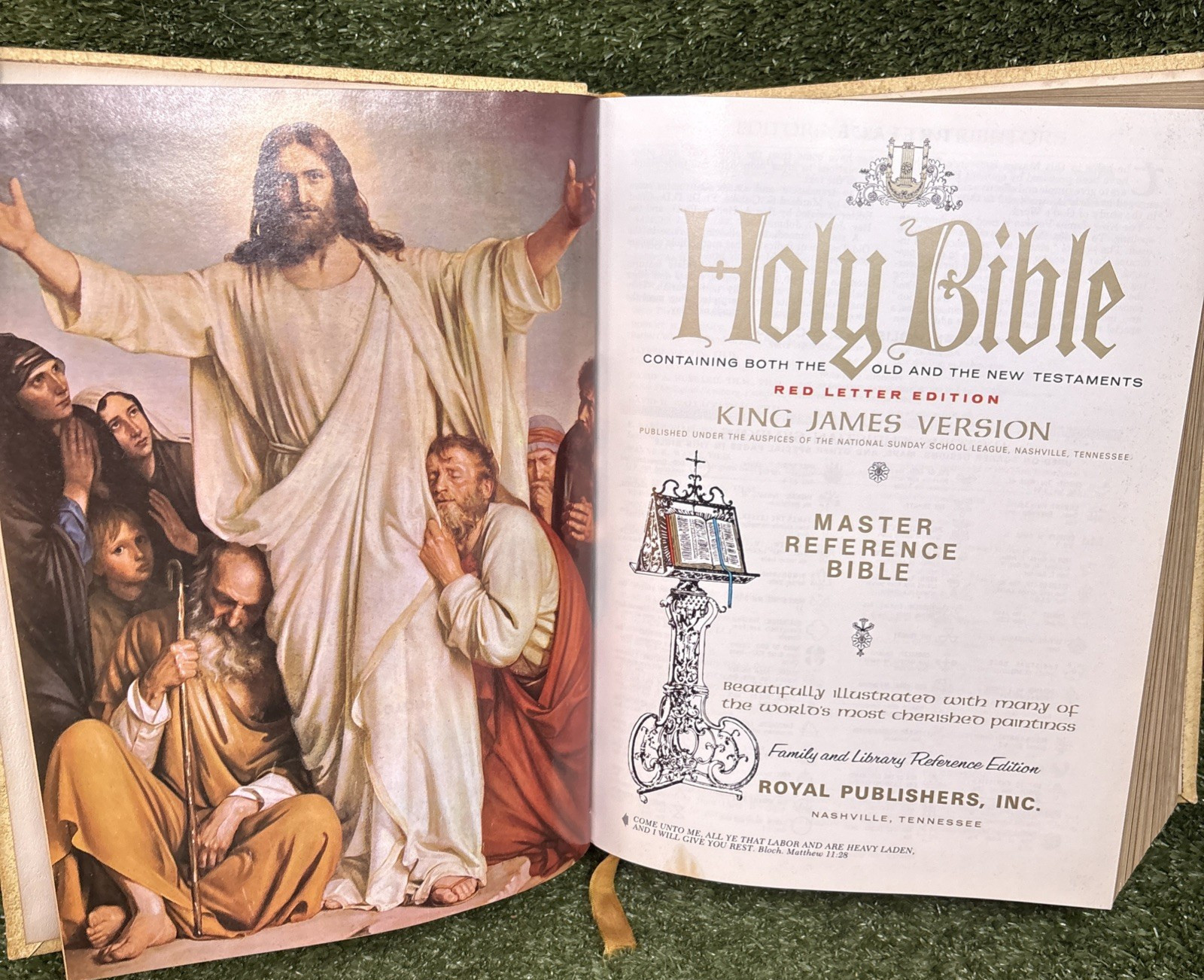 Vintage Holy Bible Family King James Version 1968 Illustrations Large