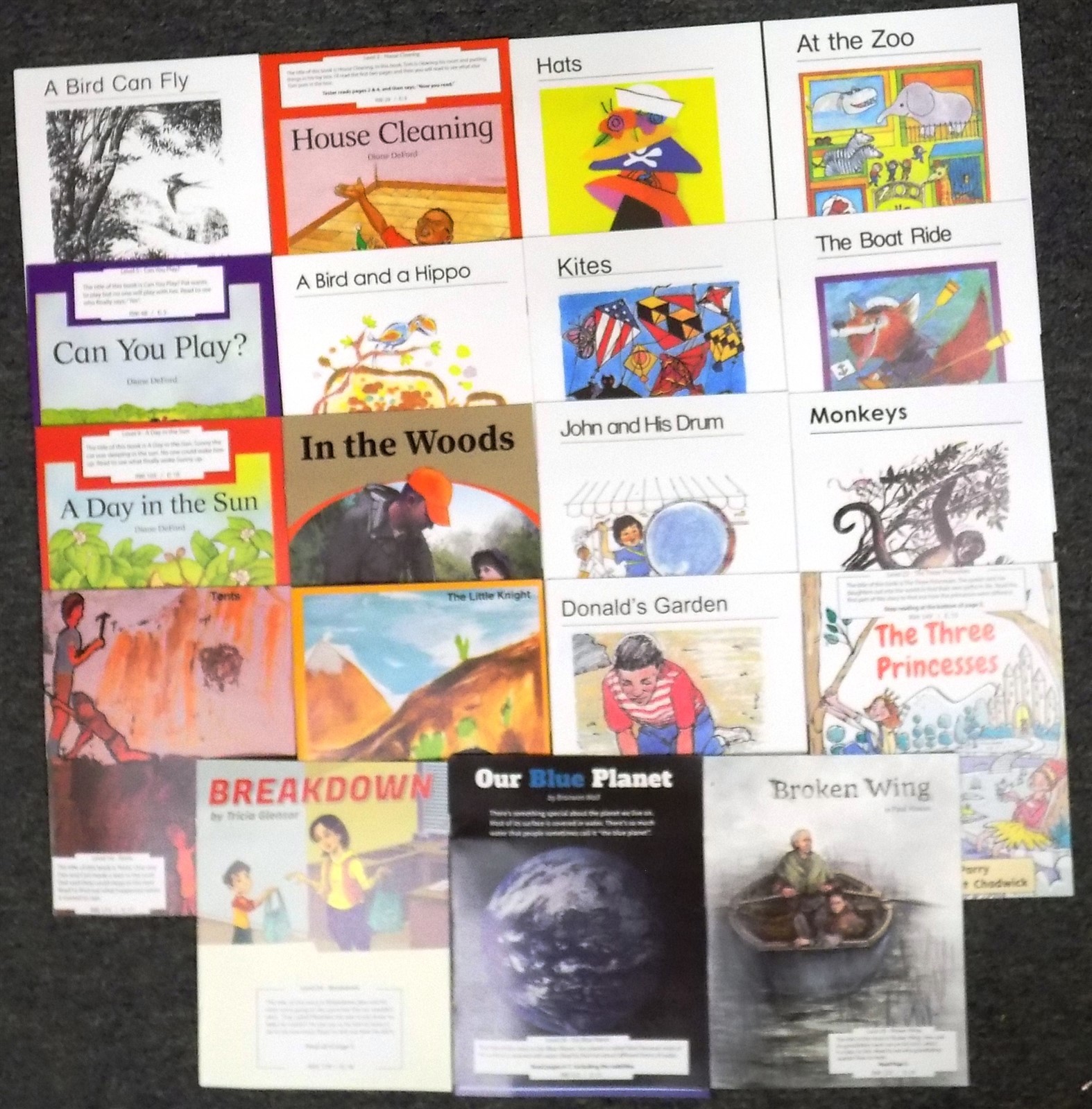 Lot of 20 Small Booklets that are short bookets, 4 to 10 pages for early readers
