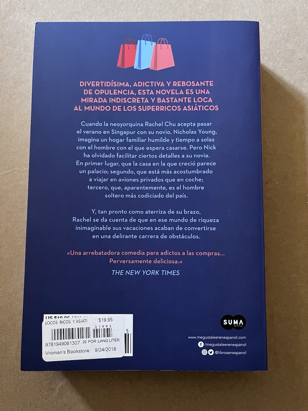 LOCOS, RICOS Y ASIATICOS (CRAZY RICH ASIANS) by Kevin Kwan 2018 SIGNED paperback
