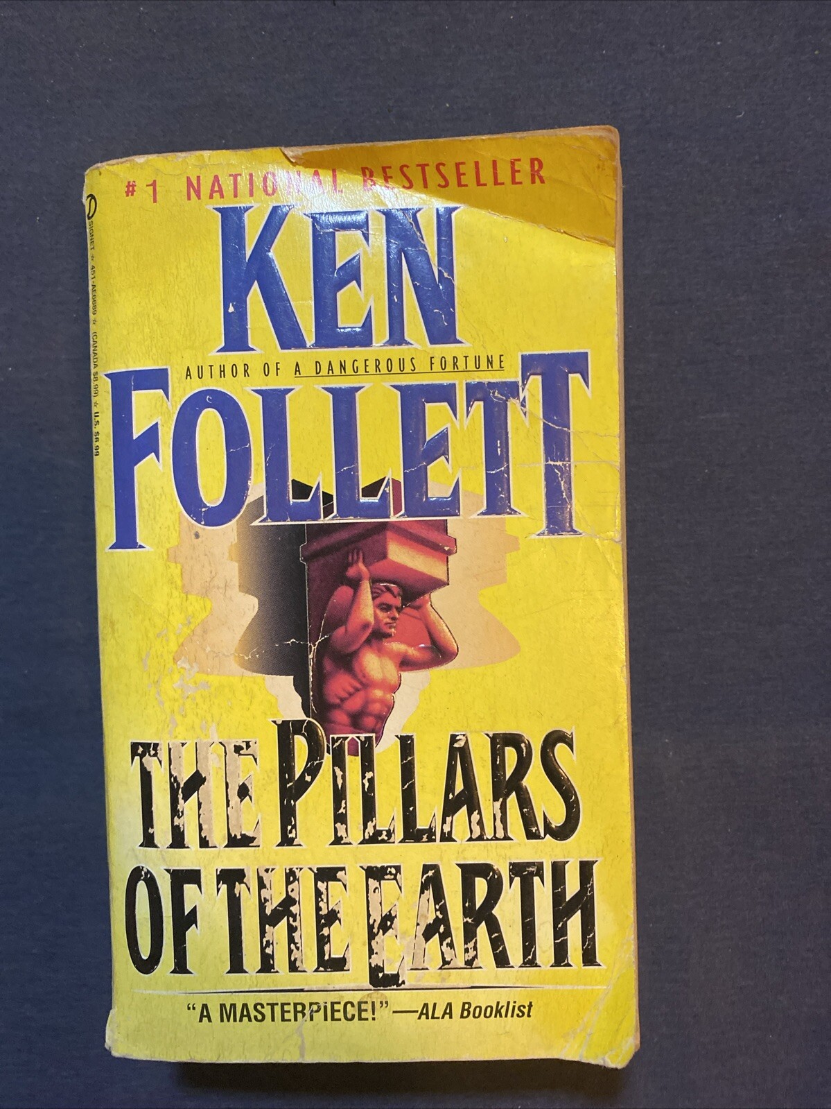 Pillars of the Earth : A Novel by Ken Follett (1990, Mass Market)