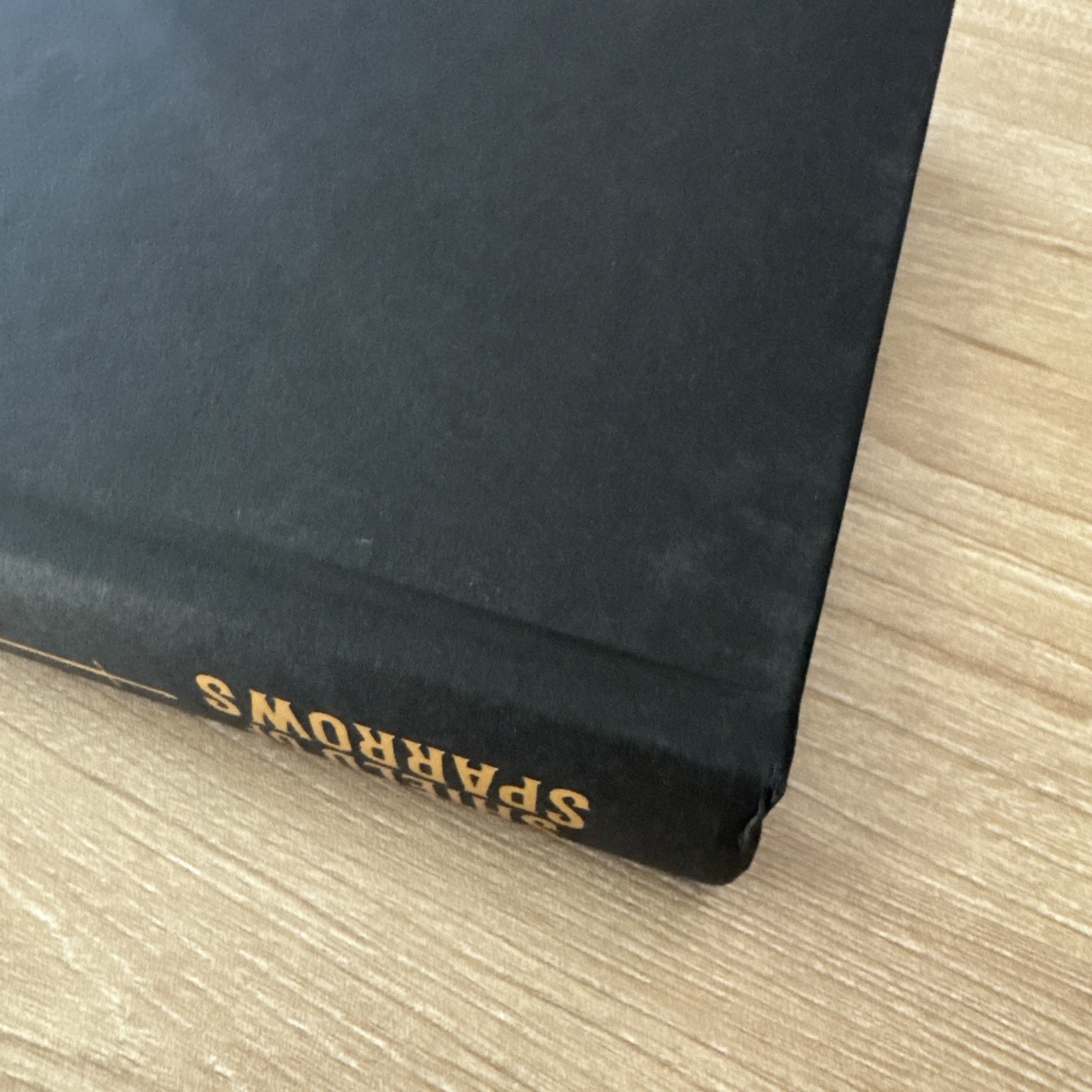 Shield of Sparrows Deluxe Special Ed. Devney Perry Sprayed Edges First Print 🔥