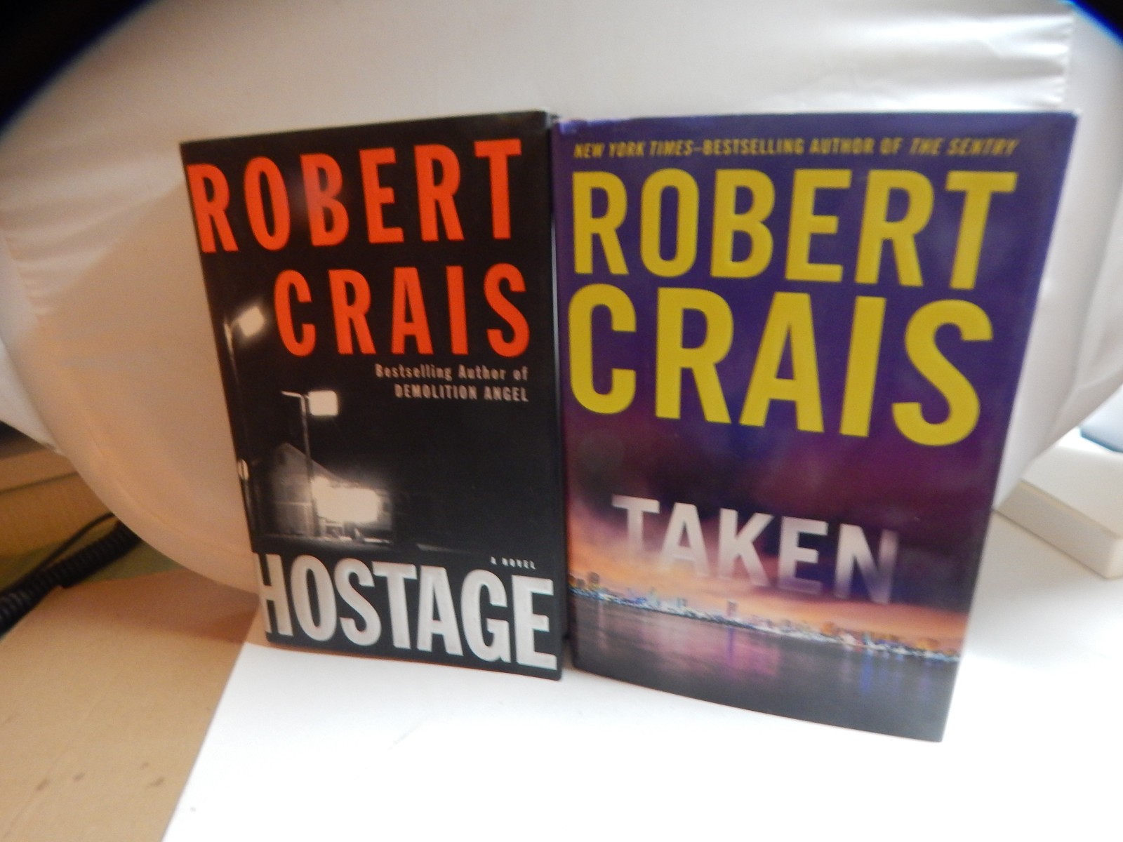 LOT OF 11 ROBERT CRAIS ELVIS COLE / JOE PIKE& MISC SERIES BOOKS HC / SC