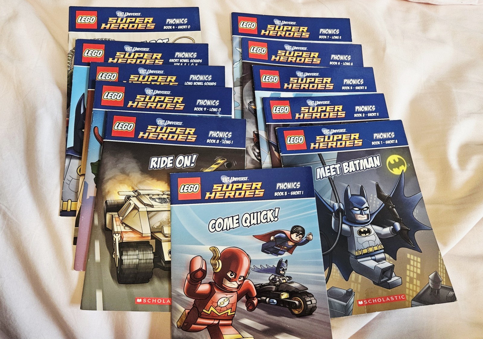 LEGO DC Universe SUPER HEROES Phonics Books, Schoolastic