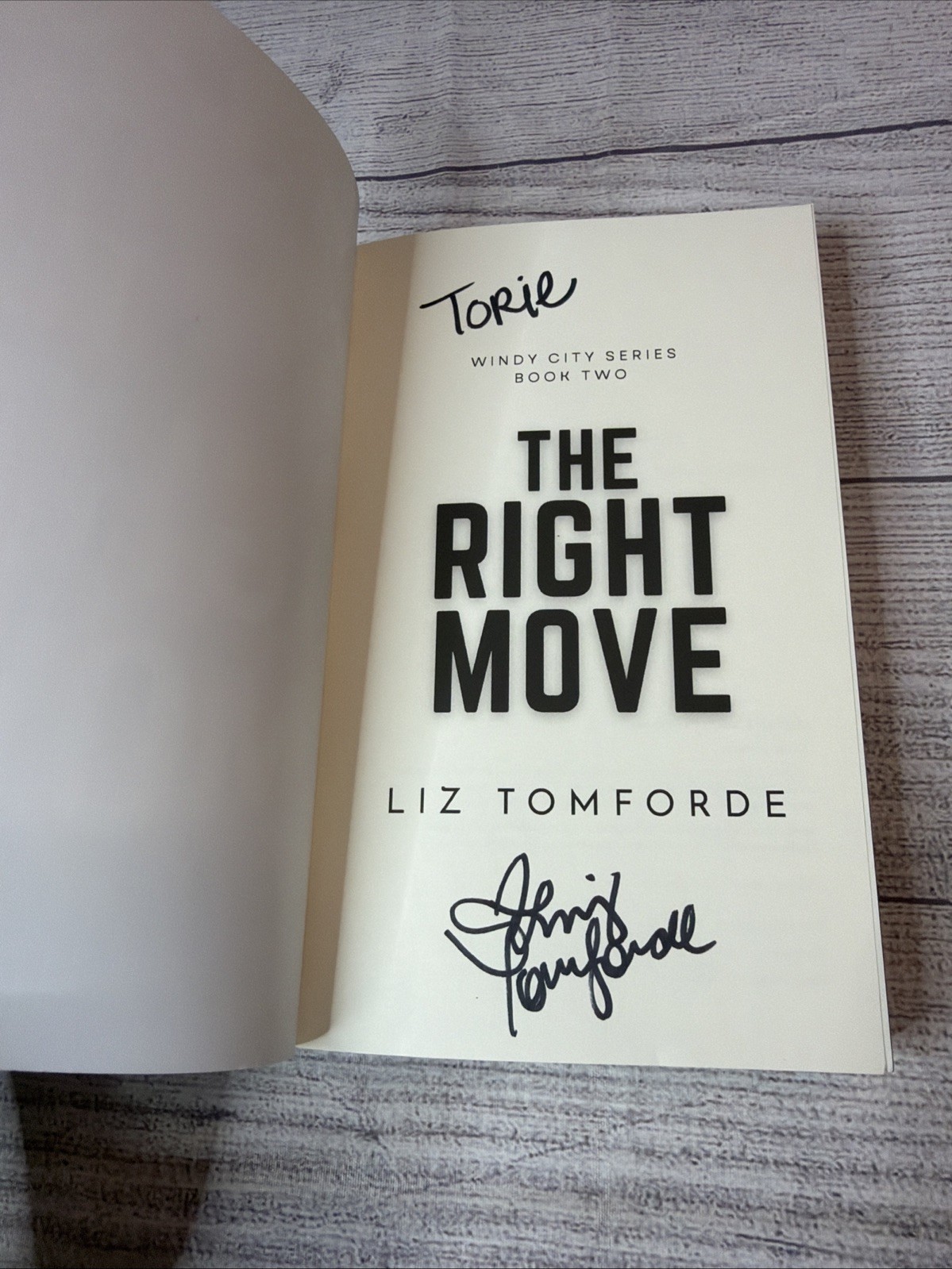 The Right Move (Signing Exclusive) by Liz Tomforde