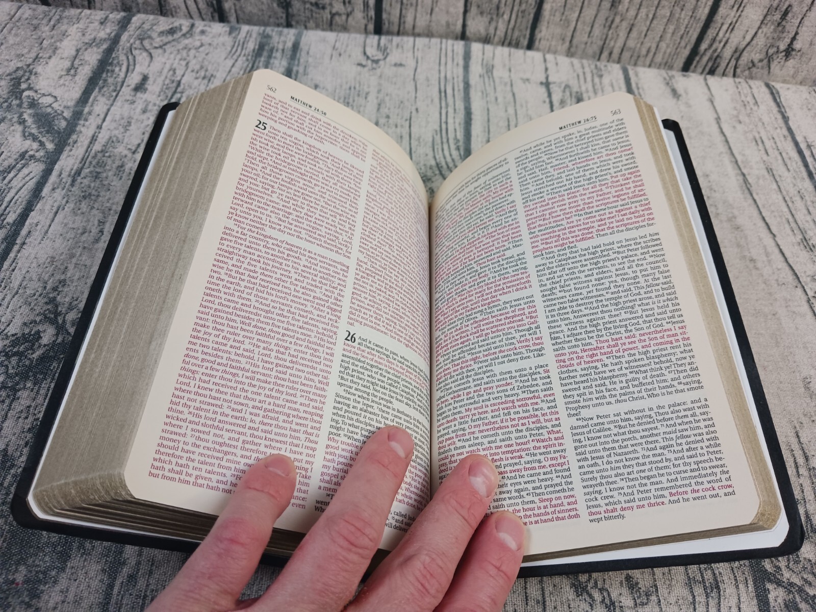 Holy Bible – King James Version – Gift and Award Bible (2000 Red Letter) Pre-Own