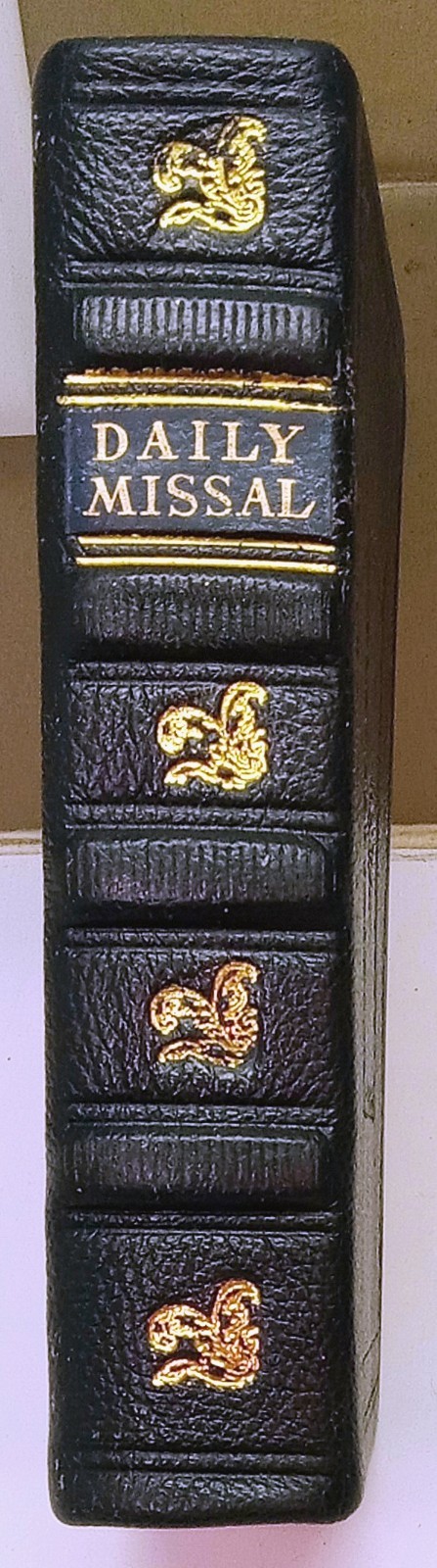 ANTIQUE CATHOLIC LATIN ENGLISH MISSAL; FINE BINDING; TLM BRIGHT GILT; CA.. 1962