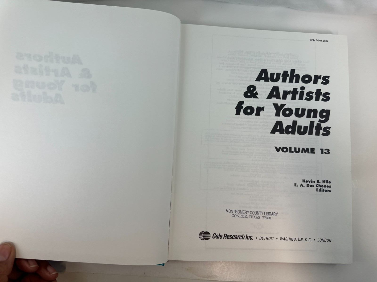 Authors and Artists for Young Adults Vol. 13 (1994, HC) Gale Reference