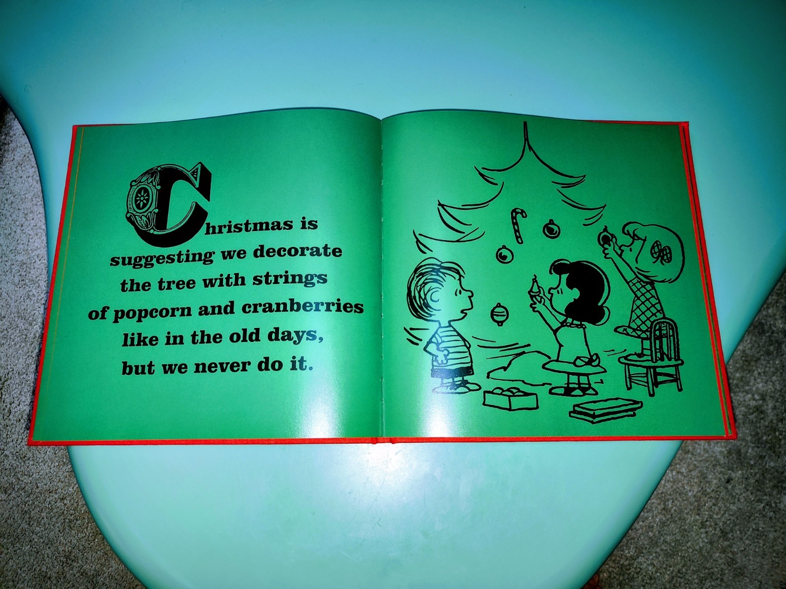 Peanuts Book – Christmas is Together-Time (2012) – Bonus Giant Xmas Card