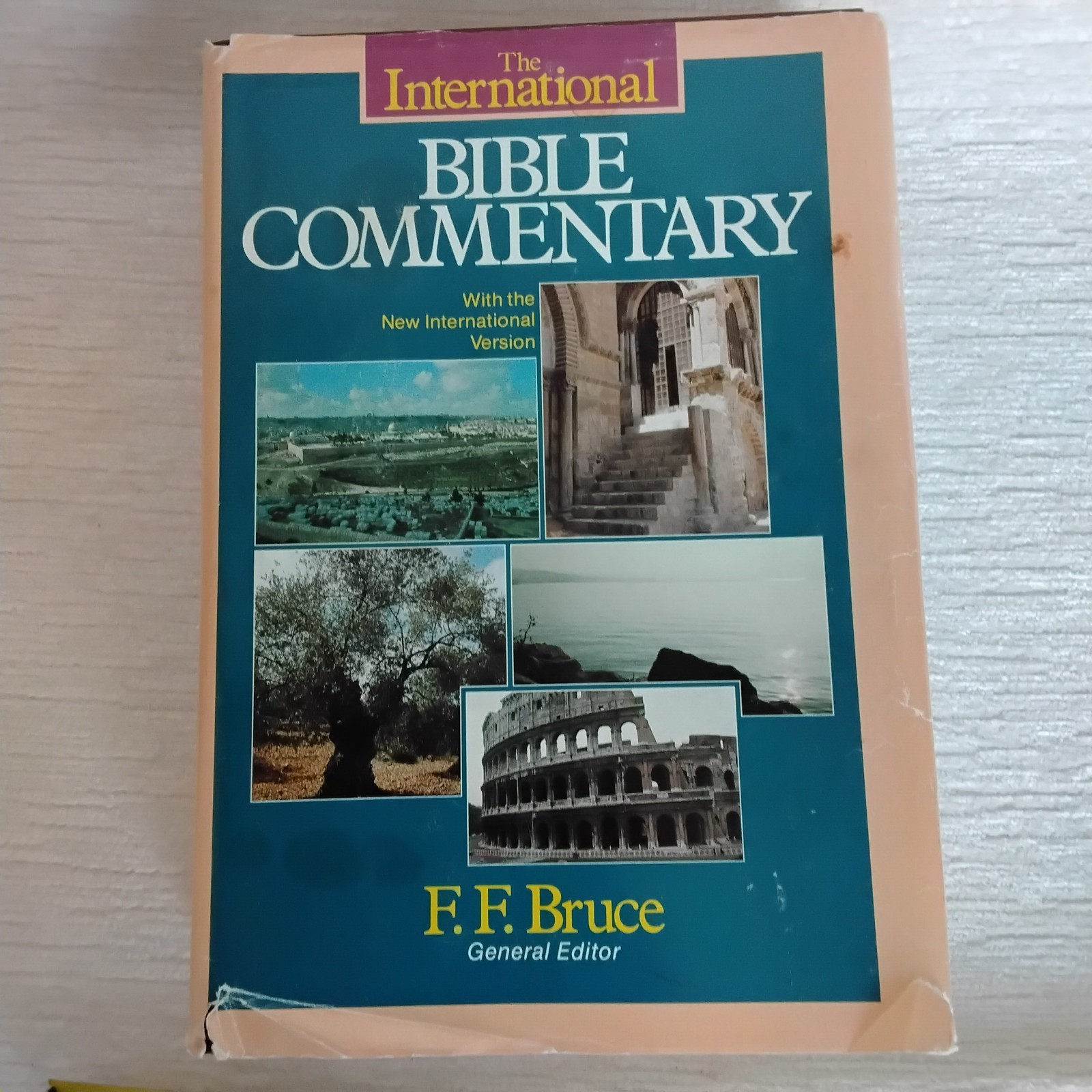 International Bible Commentary by F.F. Bruce 1986 Zondervan Guideposts Used