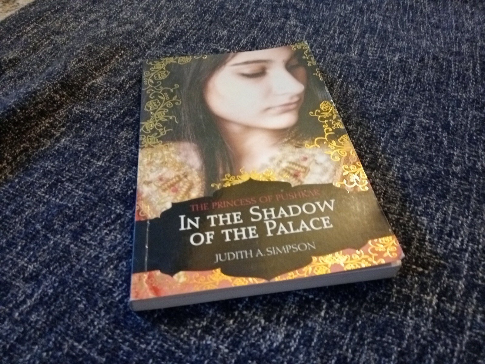 In The Shadow Of The Palace: The Princess Of Pushkar by Judith A. Simpson PB