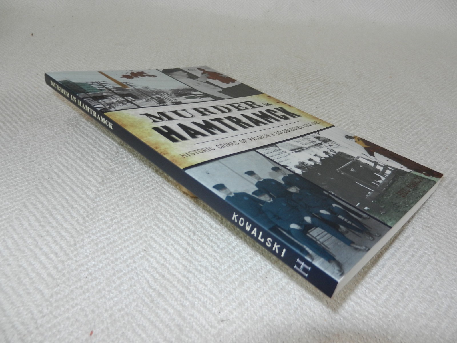 MICHIGAN Detroit area &Several murders profiled “MURDER IN HAMTRAMCK” Signed