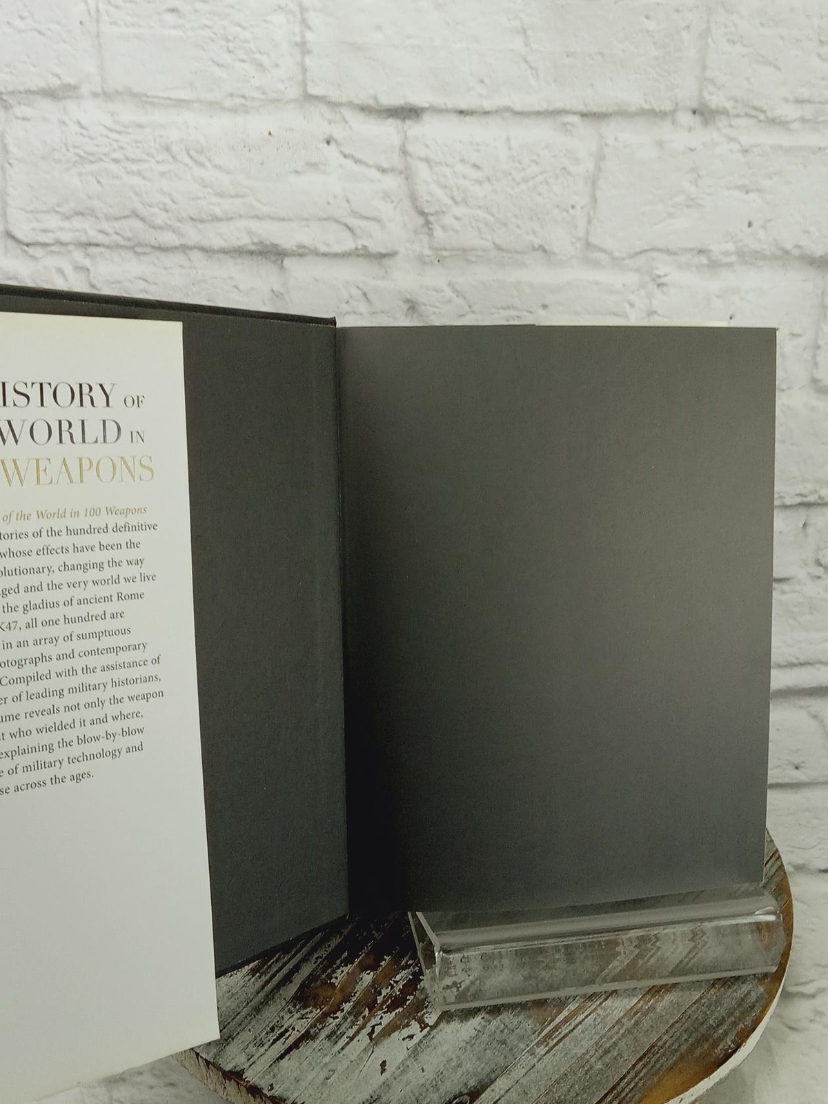 A History of the World in 100 Weapons by Chris McNab 2011 HCDJ