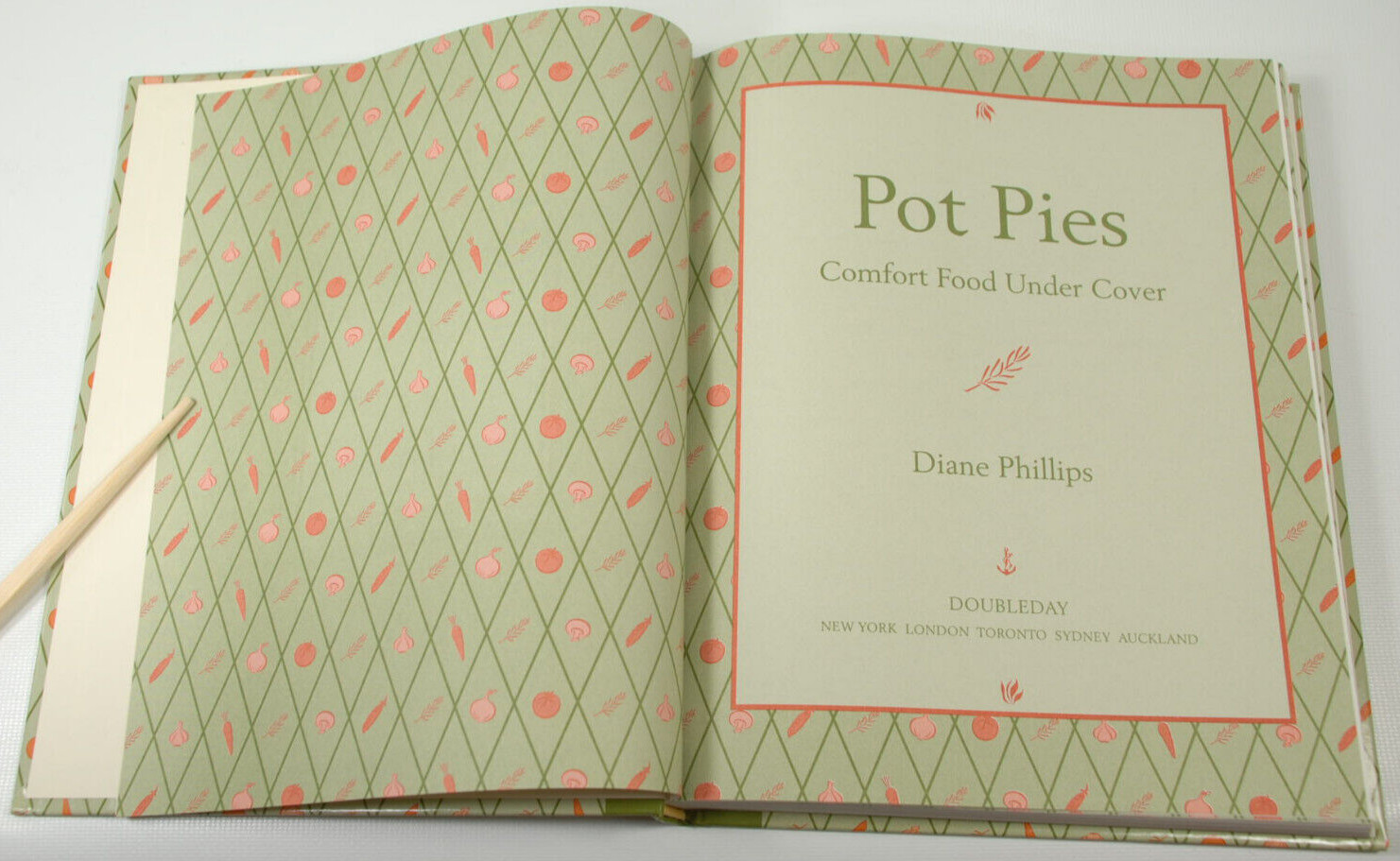 Pot Pies: Comfort Food under Cover by Diane Phillips (2000) 1st ed First Print