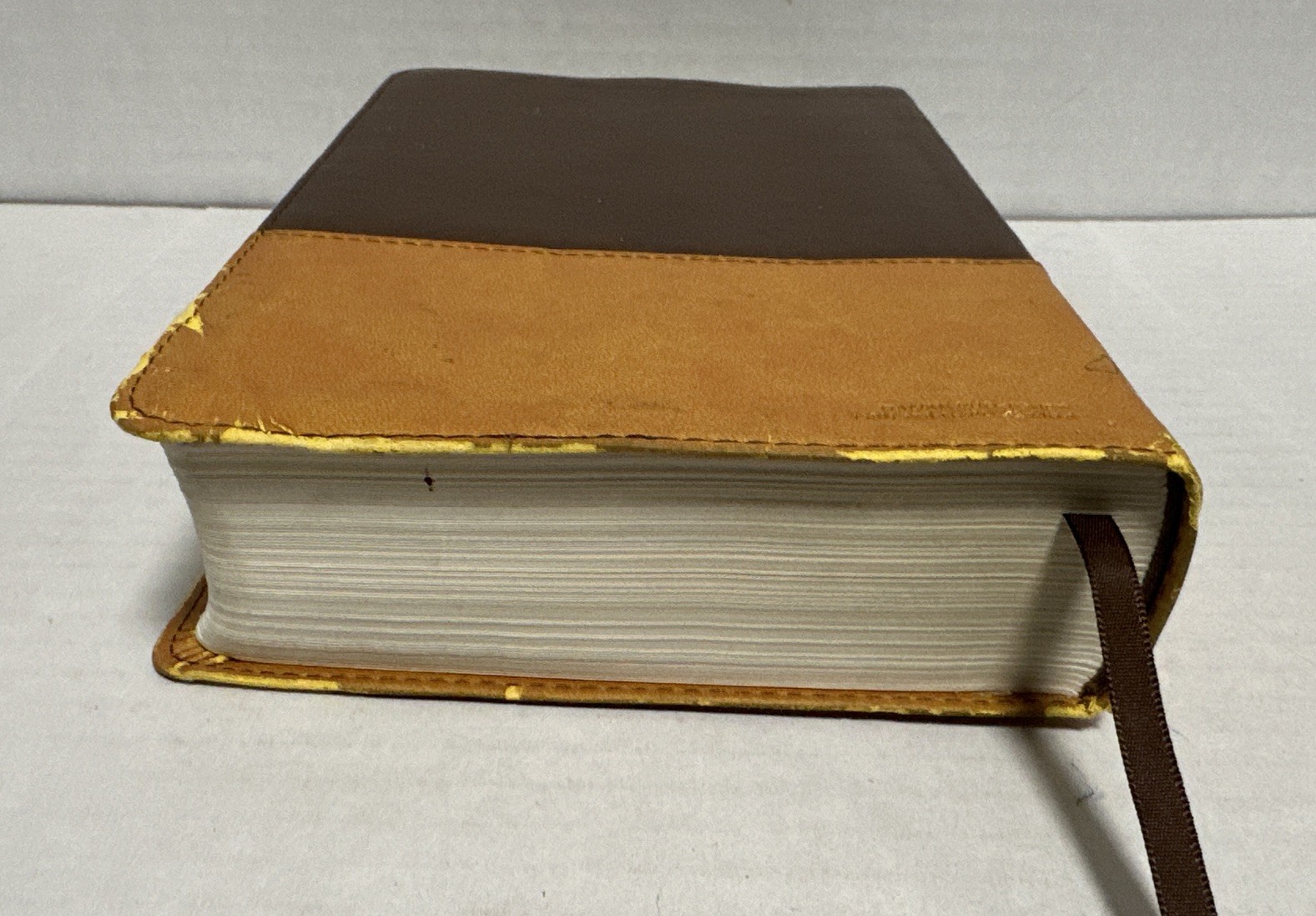 2011 NIV New International Version Pew Bible Large Print Zondervan Yellow Brown