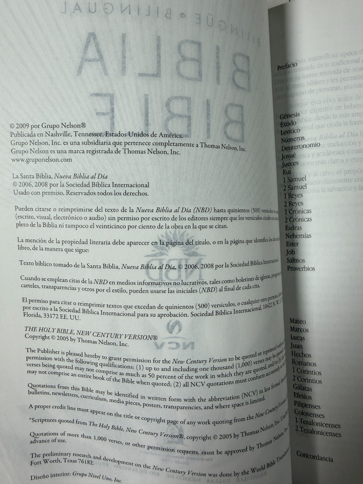 Holy Bible: Biblia Bible Bilingüe / Bilingual Bible NBD NCV Spanish-English HC