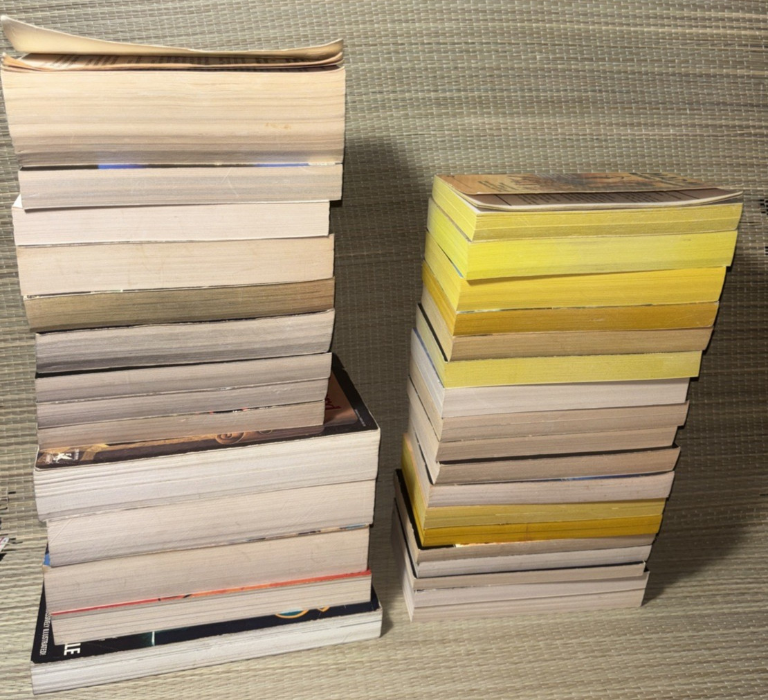 Mixed Lot of 32 PBs SCI-FI, Fantasy, Adventure, Novelization, Gremlins, VTG GOOD