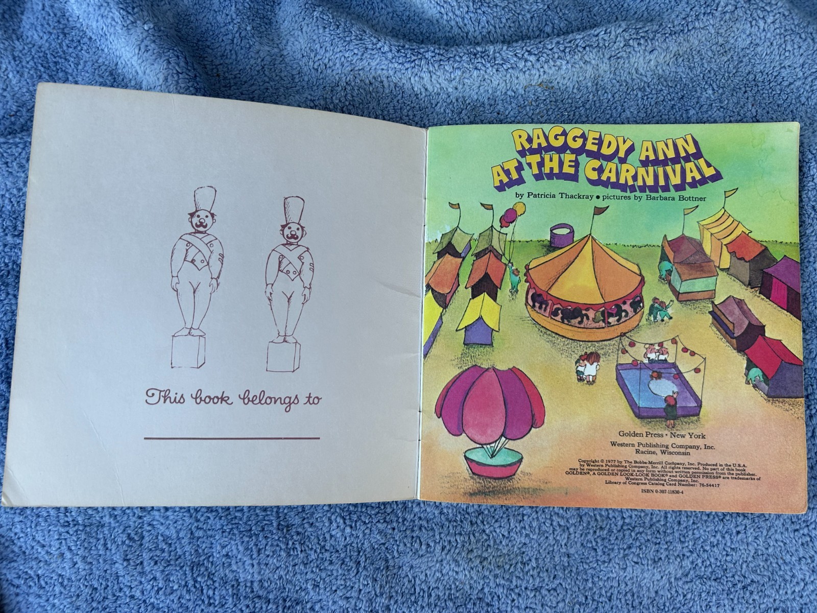 1977 GOLDEN LOOK-LOOK BOOK $1.25 – RAGGEDY ANN AT THE CARNIVAL – NO MARKS