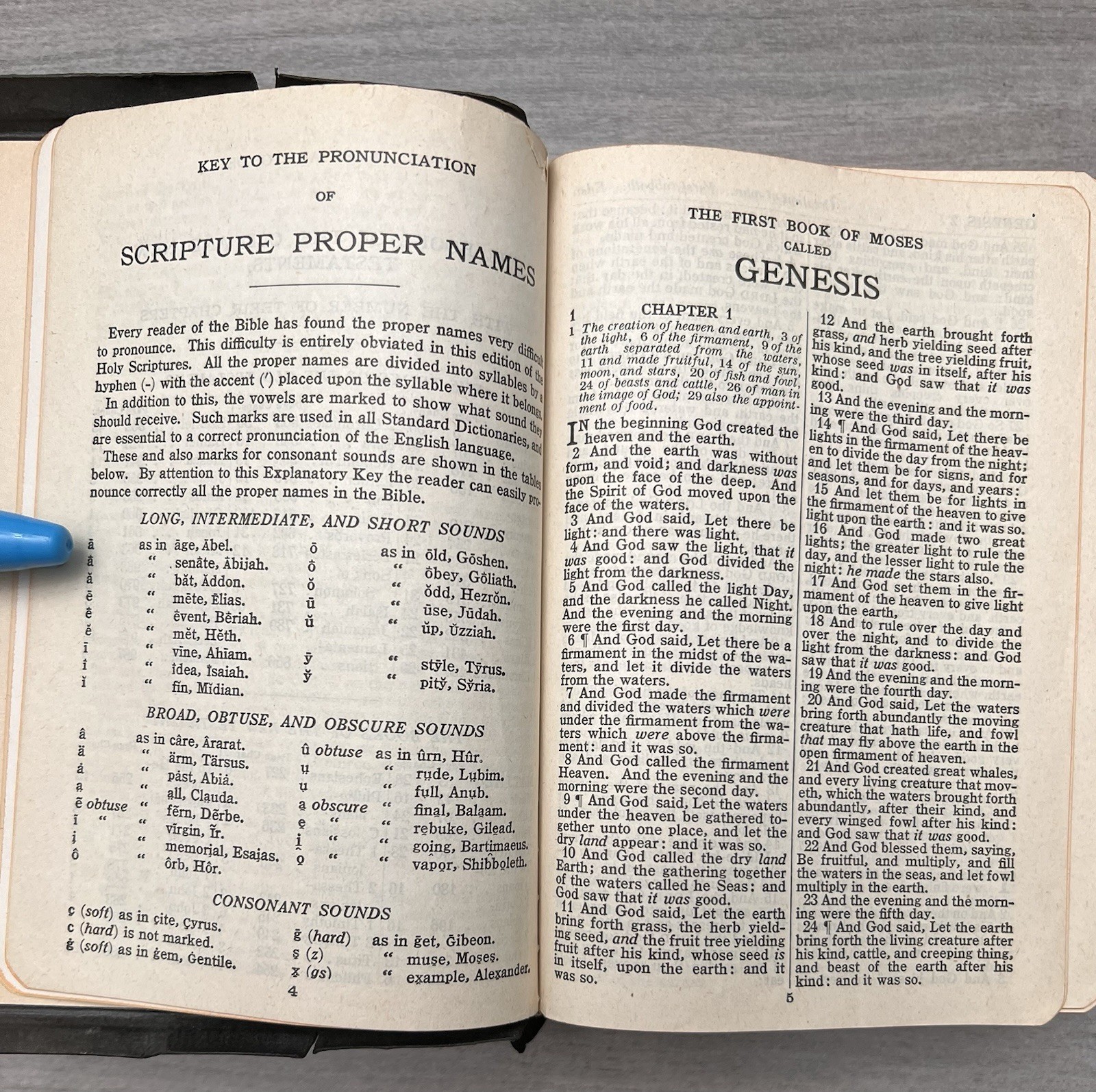 Handsize 1945 National Bible Press; Self Pronouncing KJV Study Helps; Color Maps